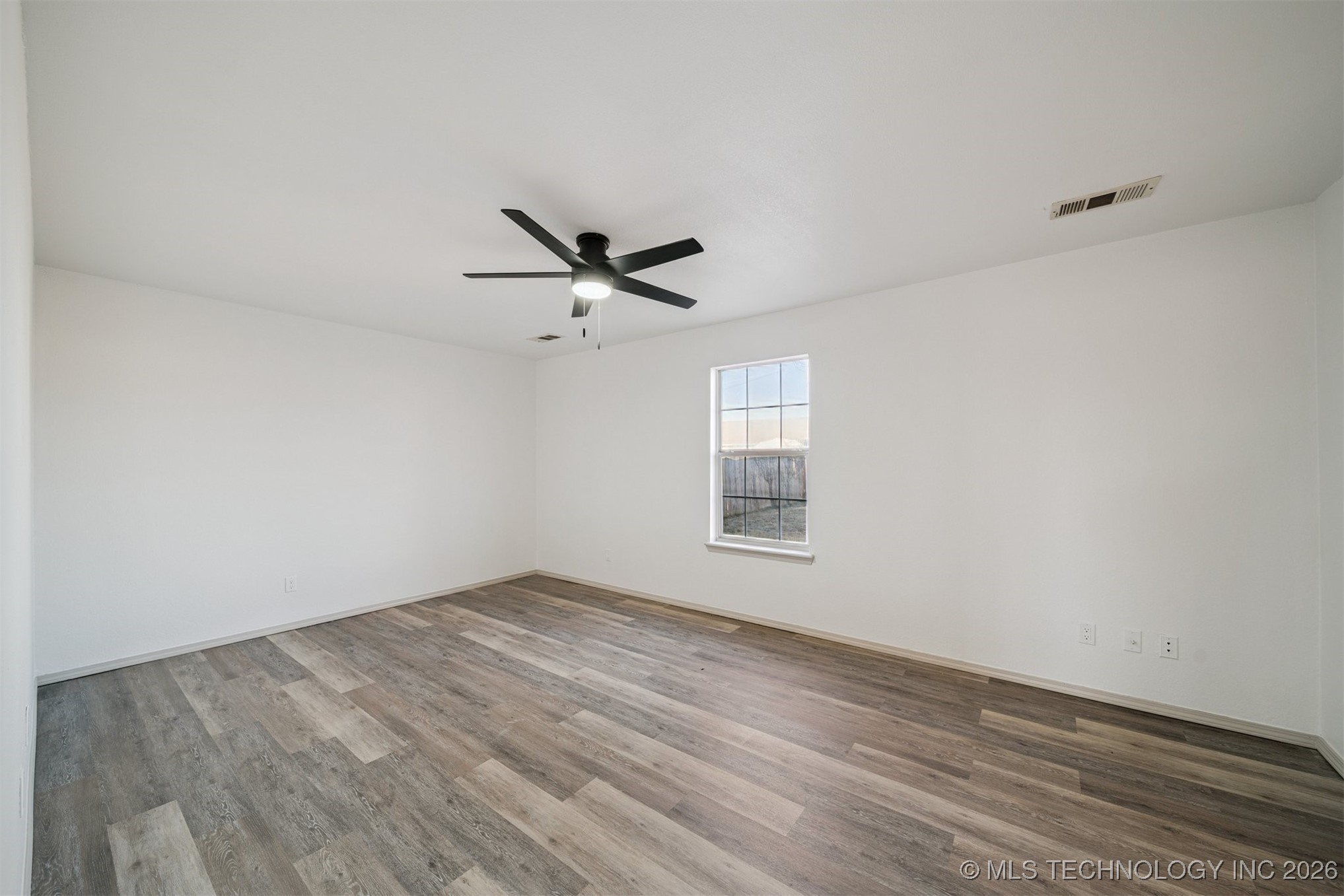 10020 N 44th East Avenue Property Photo 11