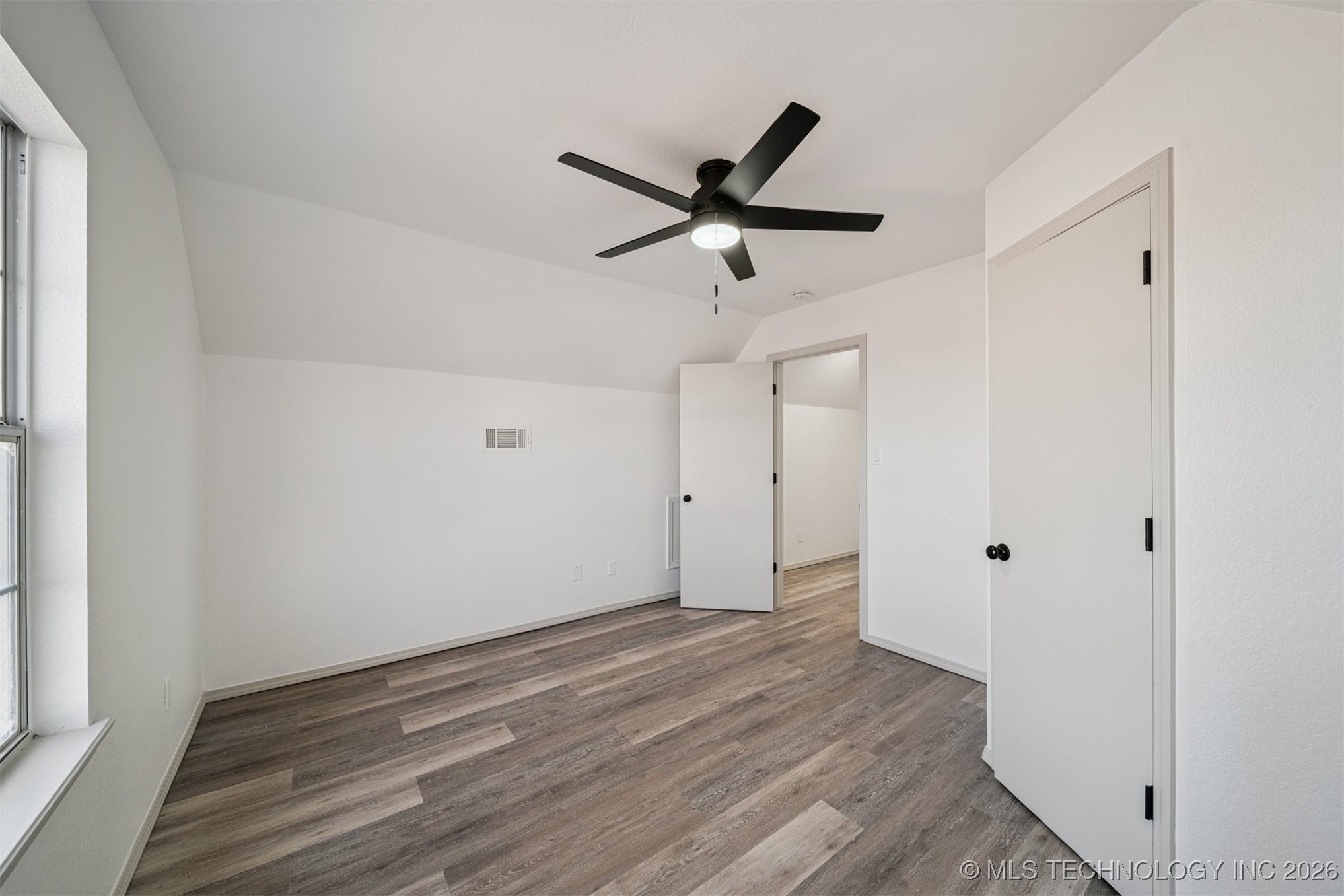 10020 N 44th East Avenue Property Photo 19