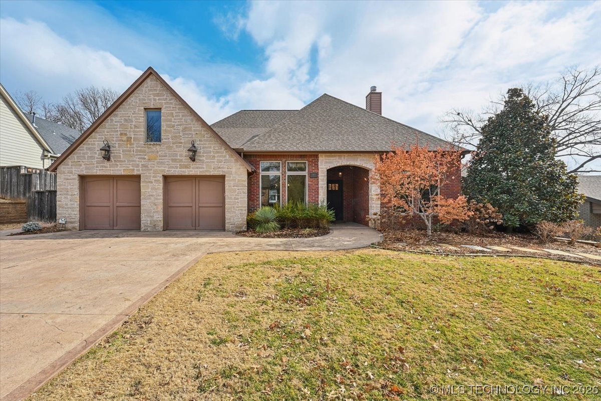 3833 S Victor Avenue Property Photo 1