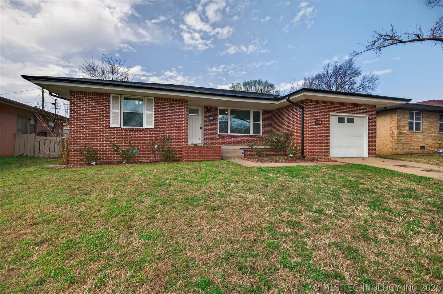 319 SE Waverly Avenue Property Photo 1