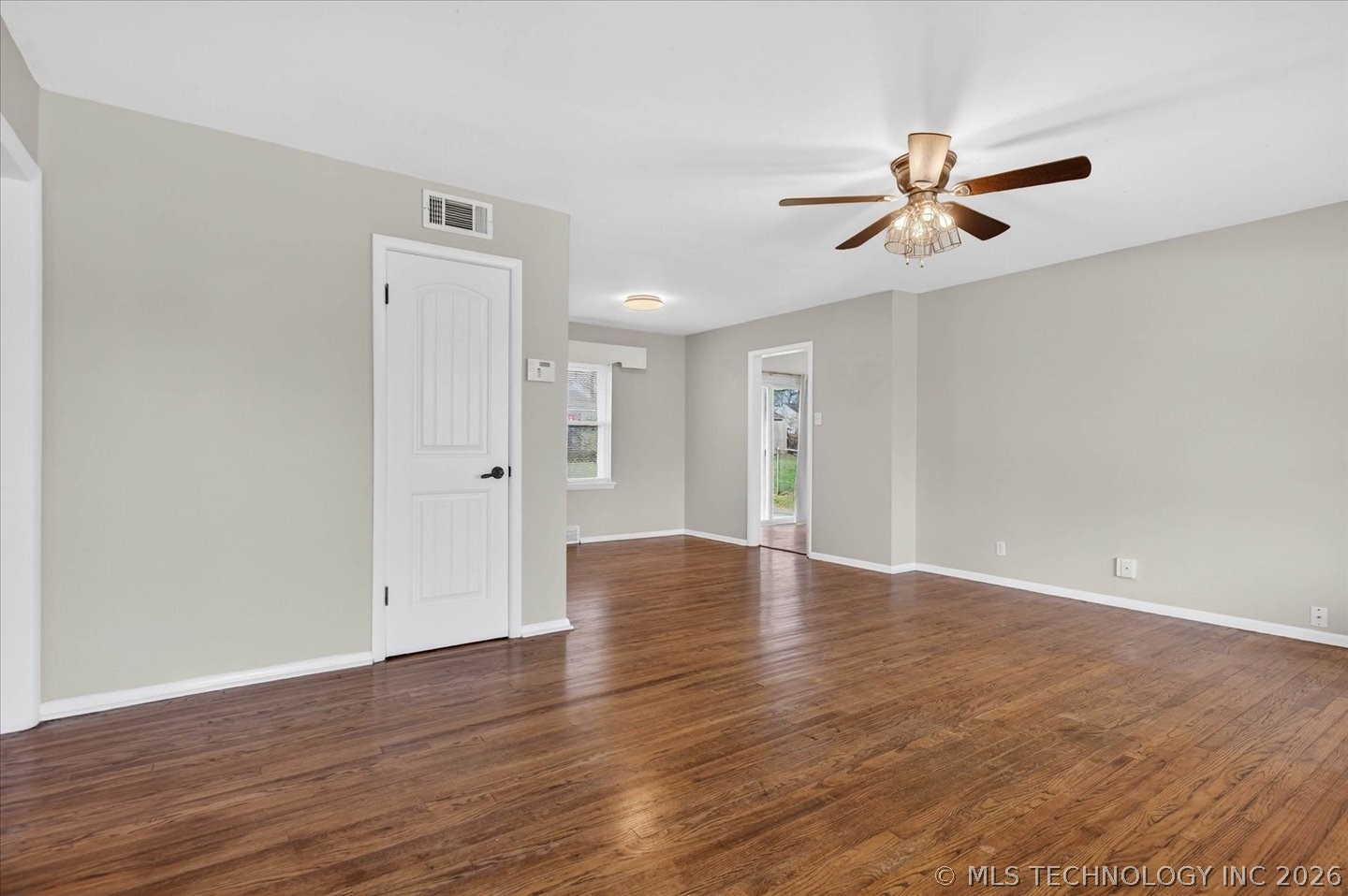 319 Se Waverly Avenue Property Photo 4