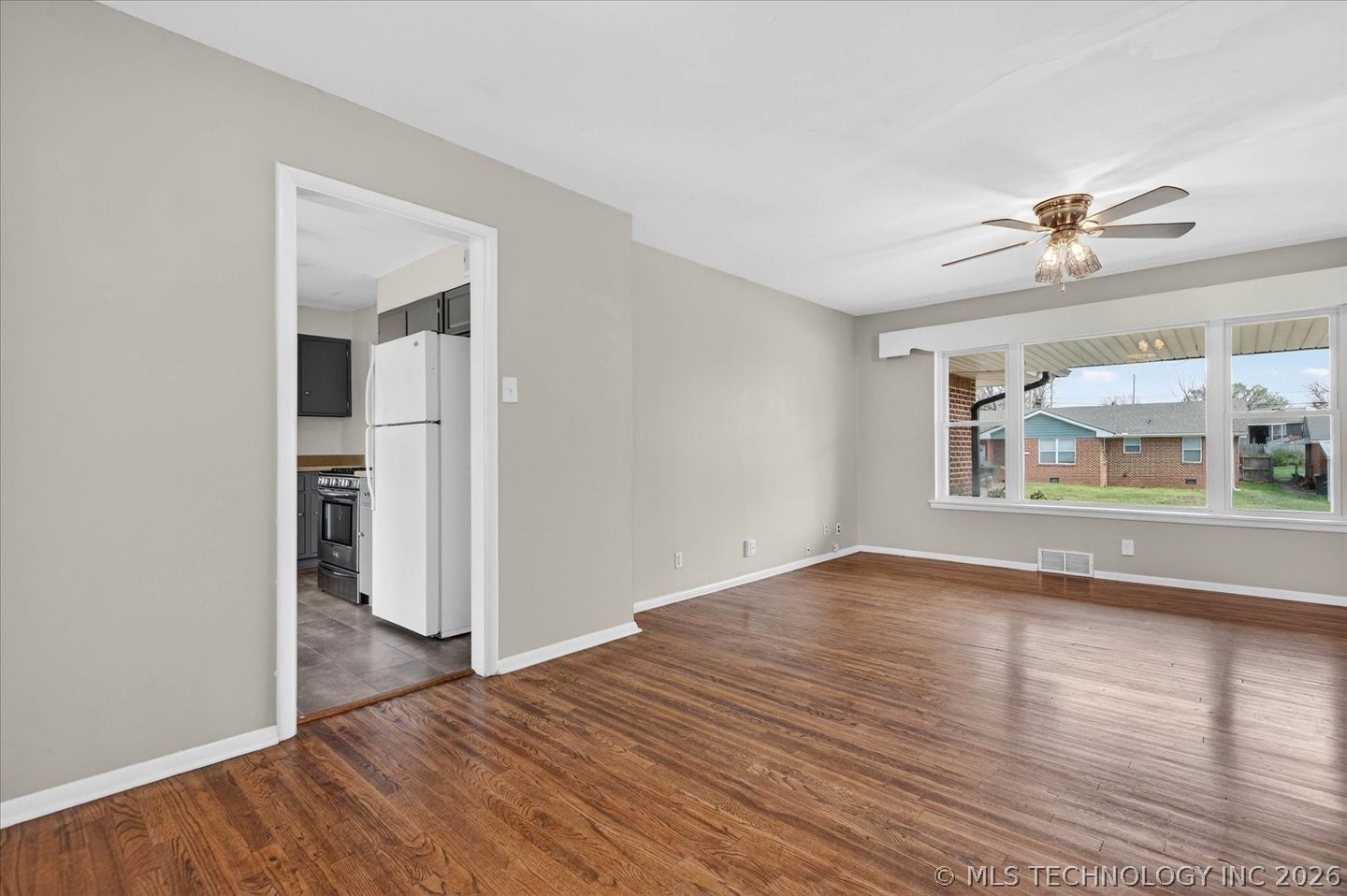 319 Se Waverly Avenue Property Photo 6