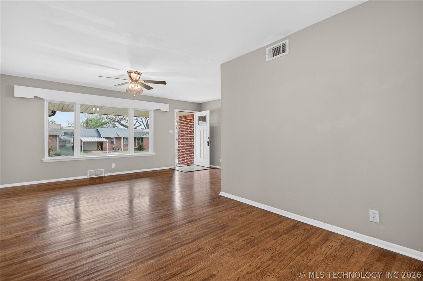 319 Se Waverly Avenue Property Photo 7