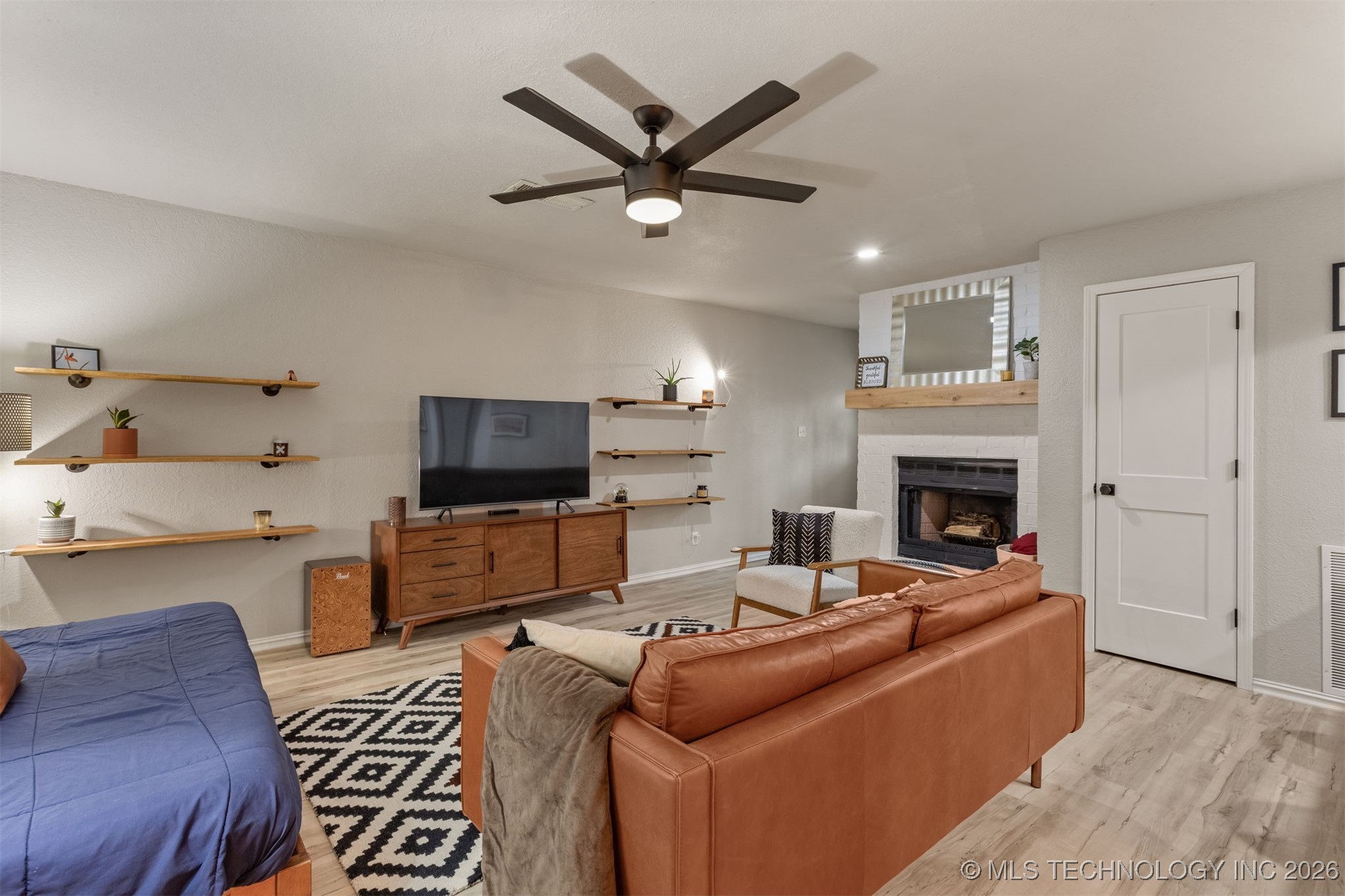 6370 S 80th East Avenue 39j Property Photo 9