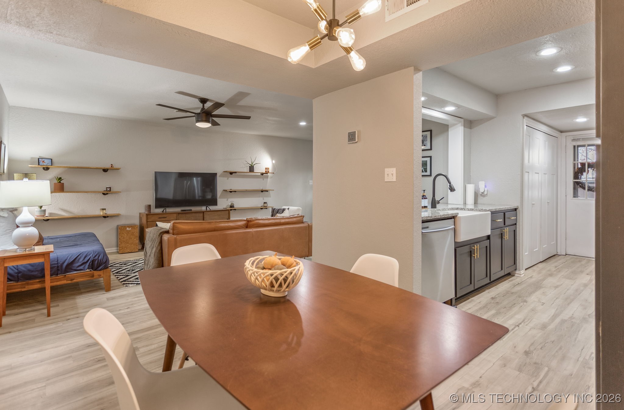 6370 S 80th East Avenue 39j Property Photo 13