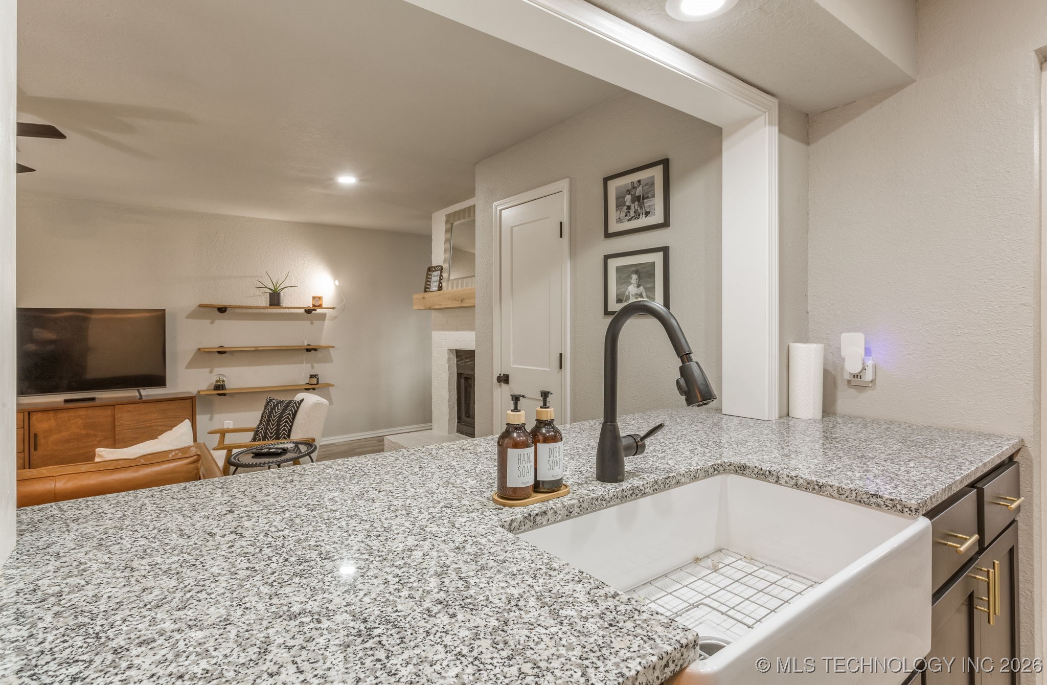 6370 S 80th East Avenue 39j Property Photo 16