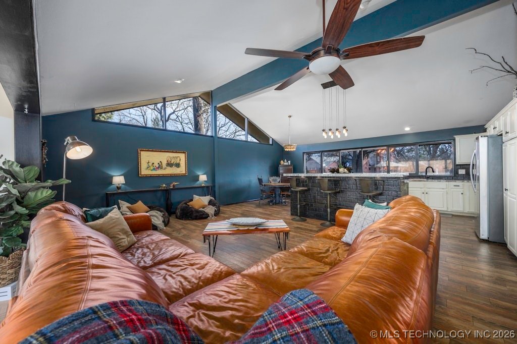 2007 Skyline Drive Property Photo 12