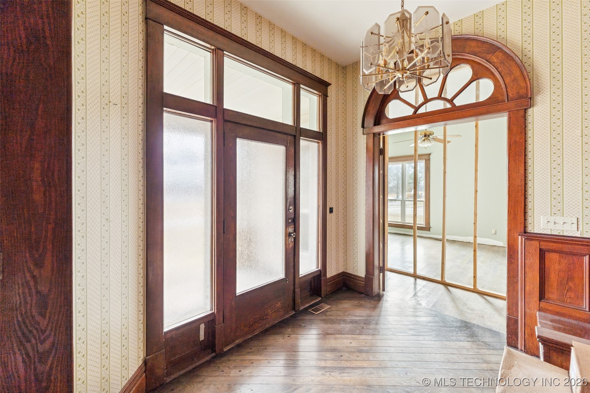 303 N Smith Property Photo 5