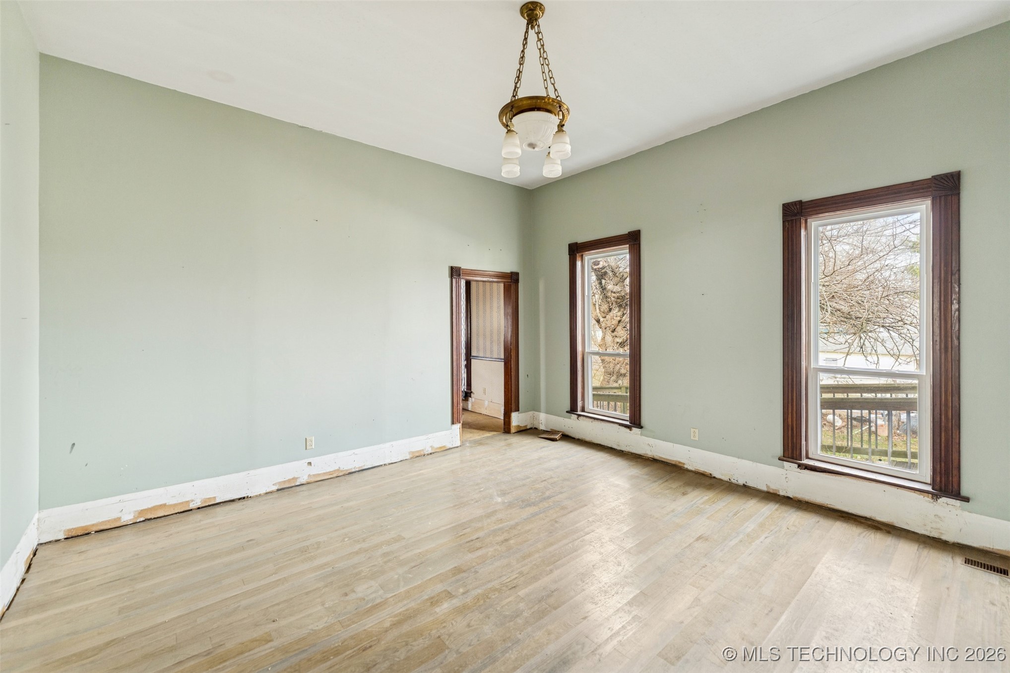 303 N Smith Property Photo 9