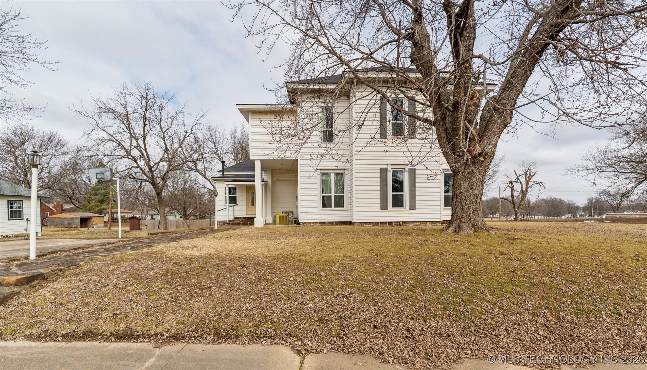 303 N Smith Property Photo 42