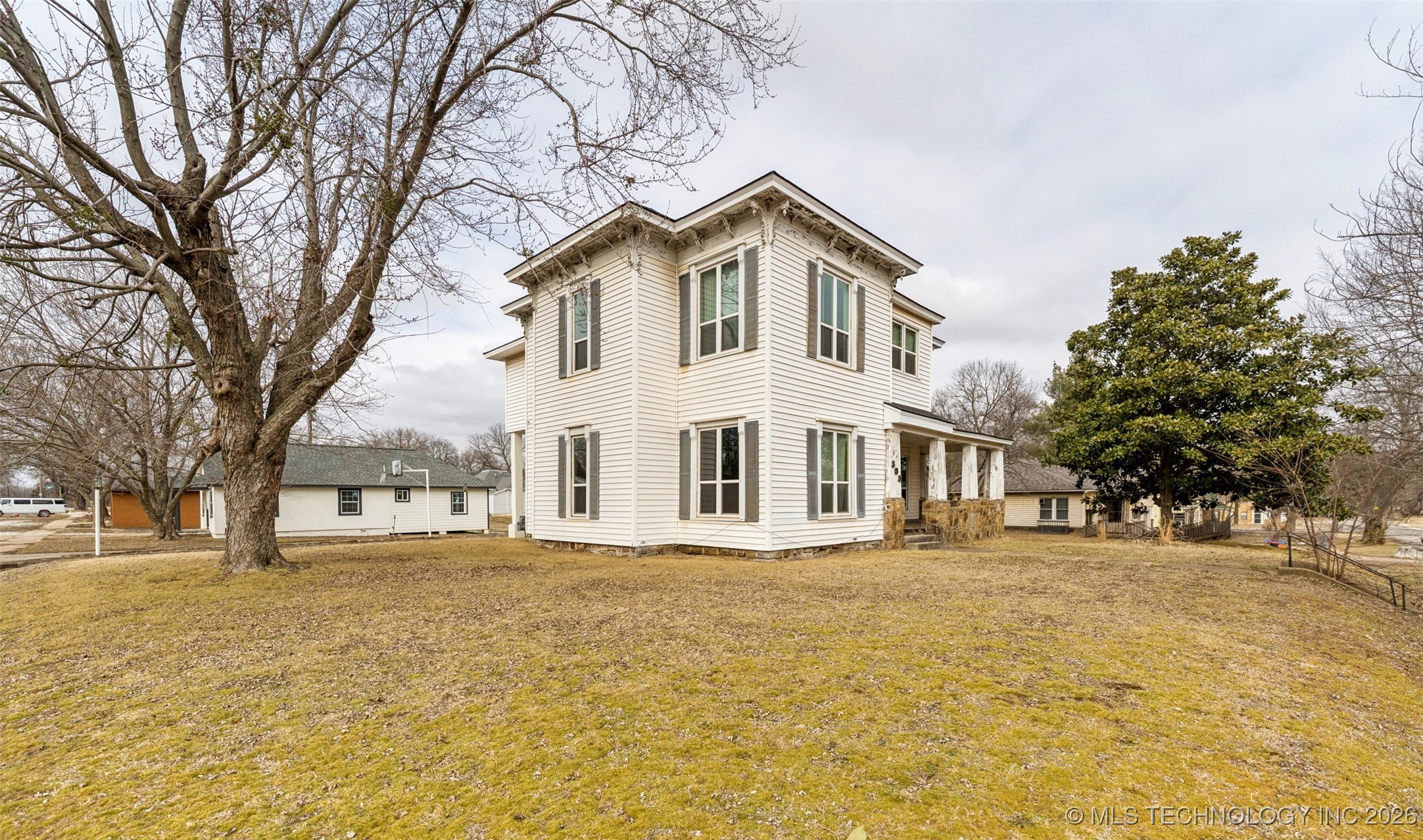 303 N Smith Property Photo 44