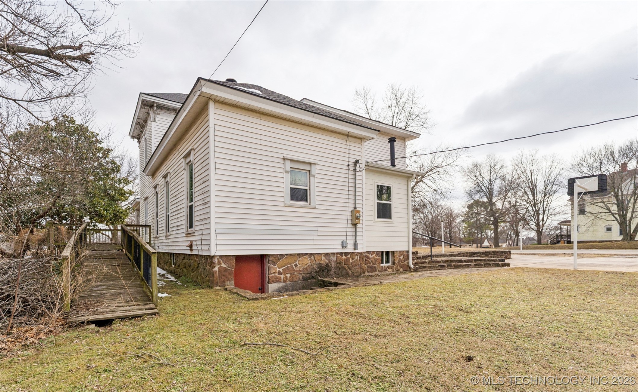 303 N Smith Property Photo 45