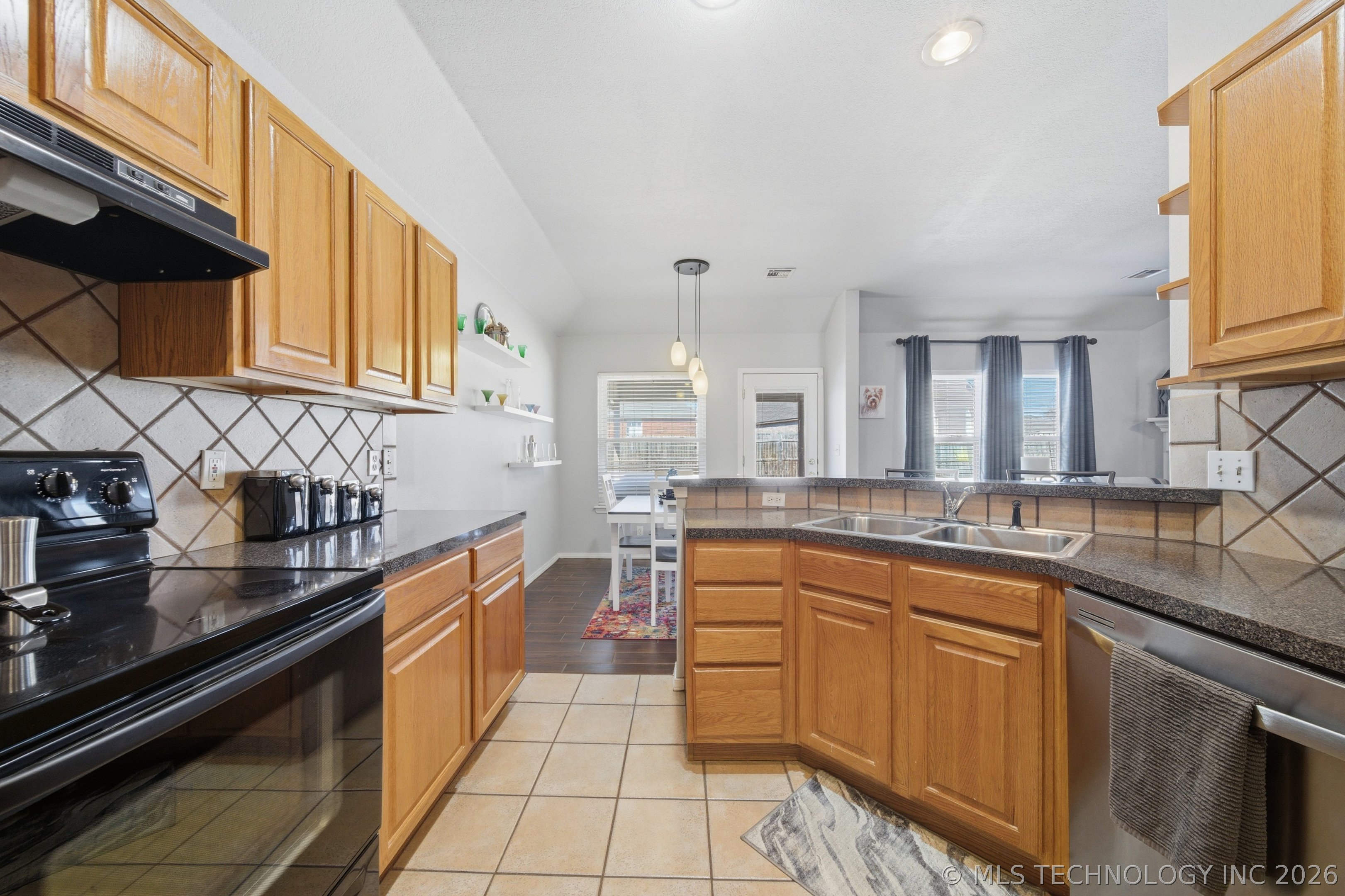 19405 E 48th Street S Property Photo 14