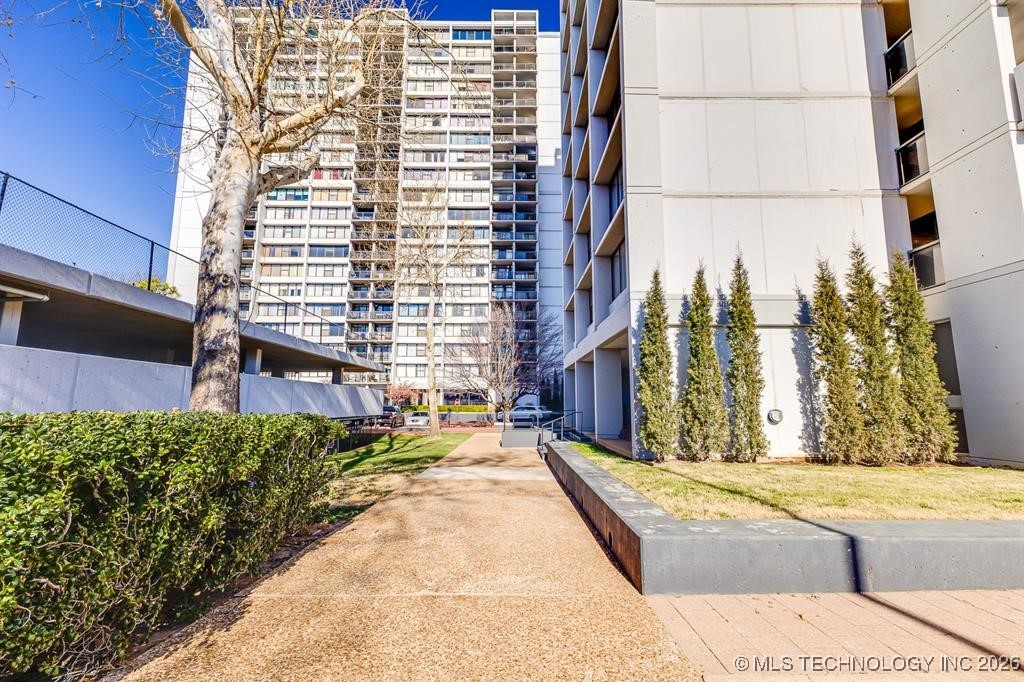 450 W 7th Street 1403 Property Photo 31