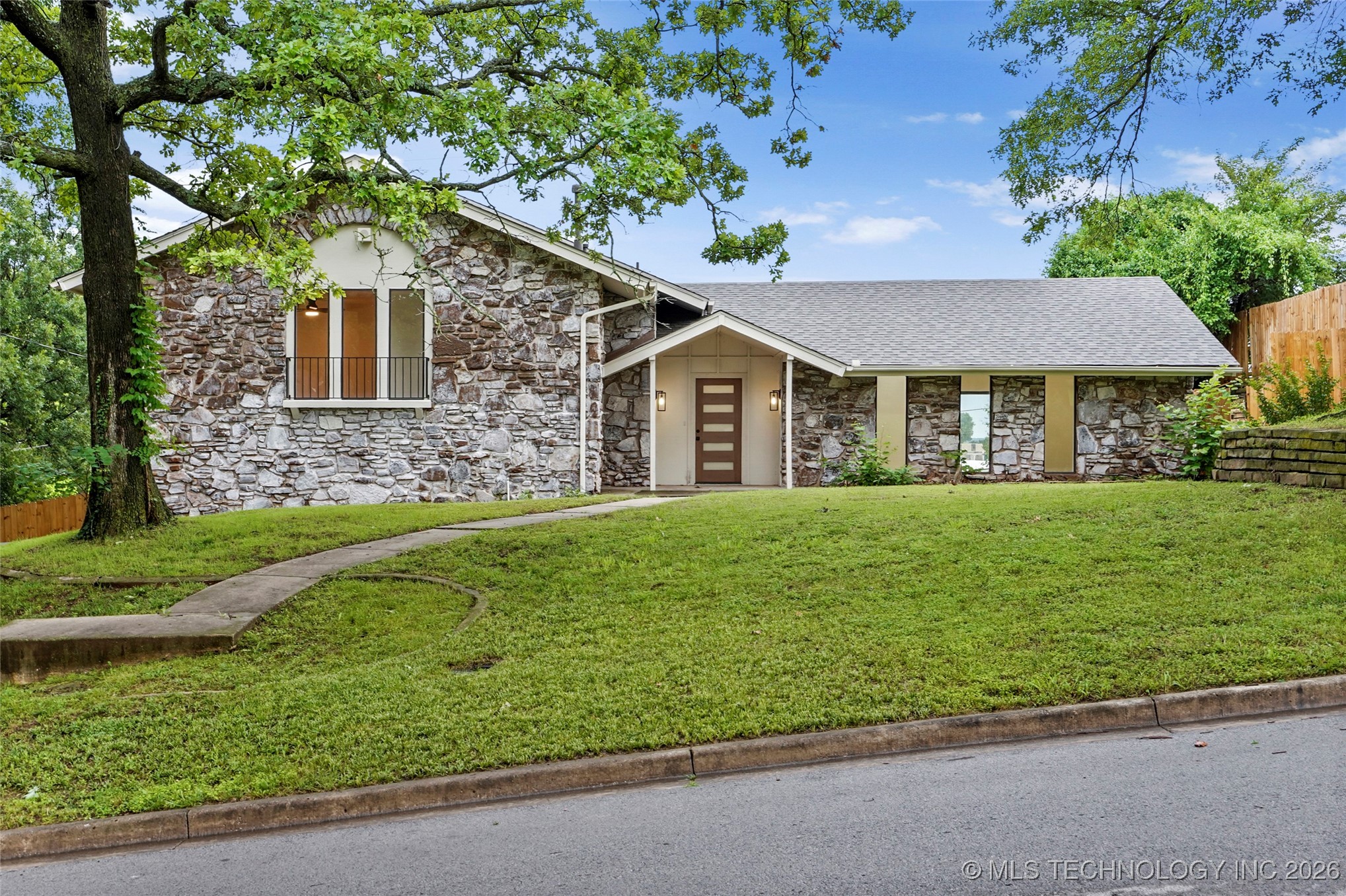 2936 E 75th Street Property Photo 1