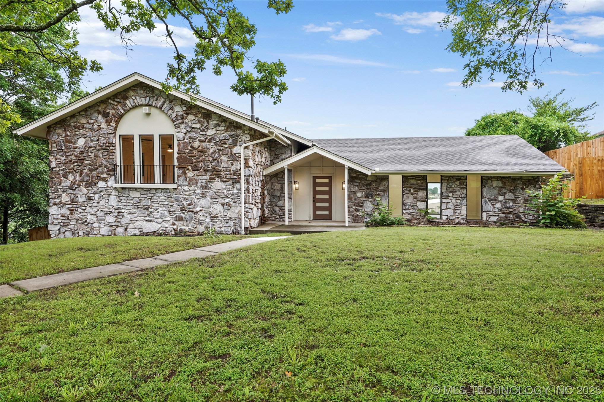 2936 E 75th Street Property Photo 2