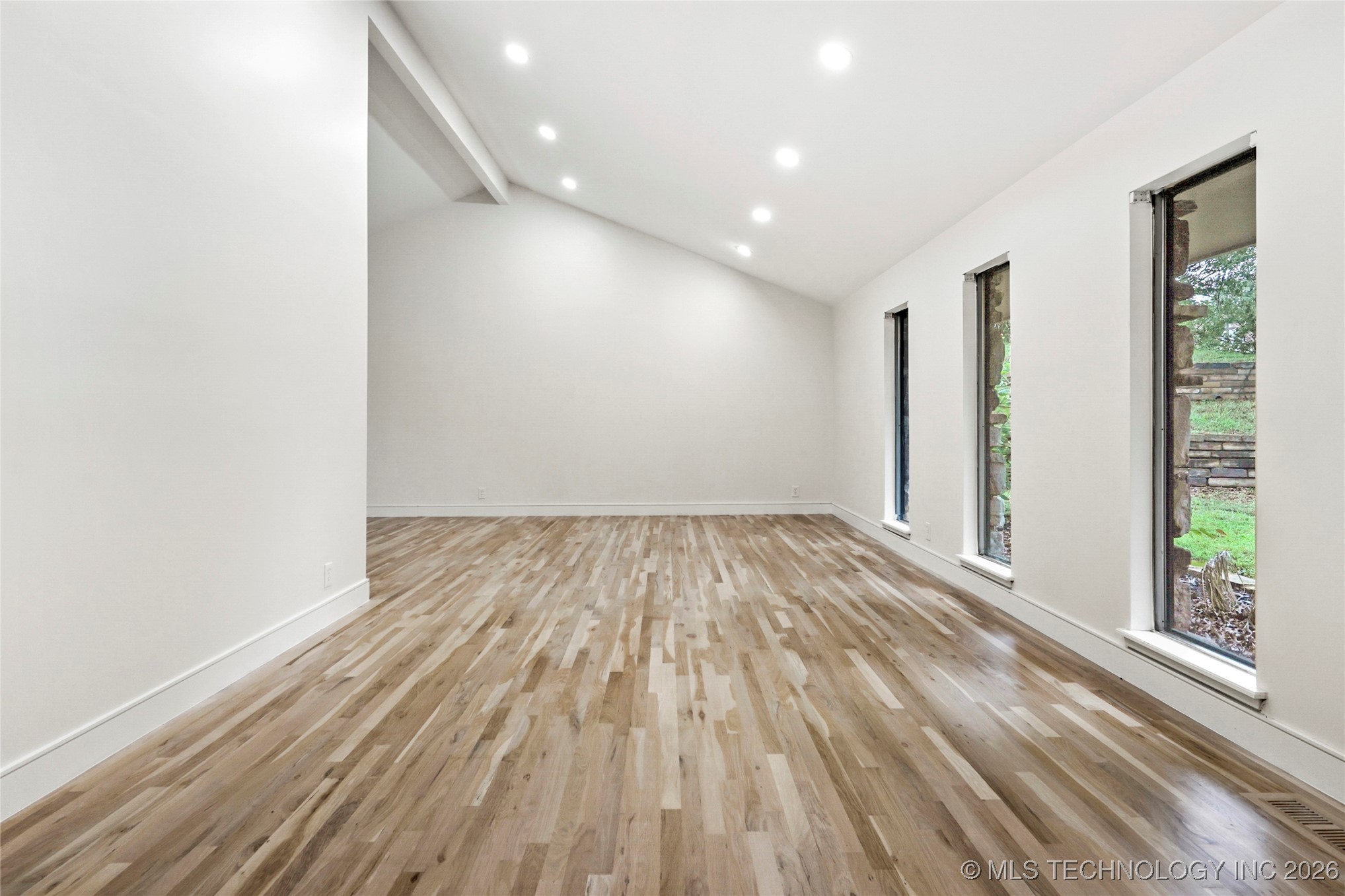 2936 E 75th Street Property Photo 5