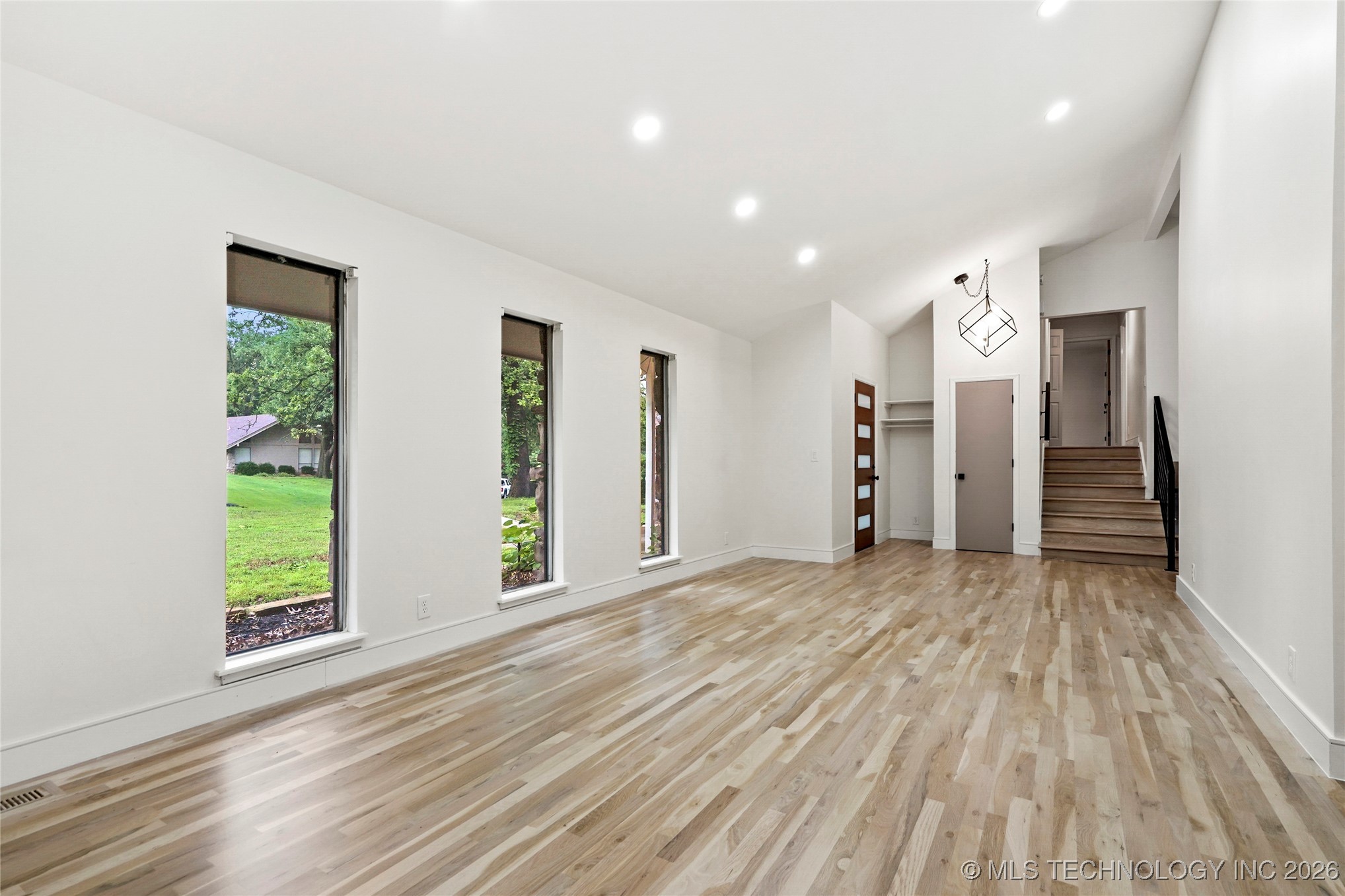 2936 E 75th Street Property Photo 6