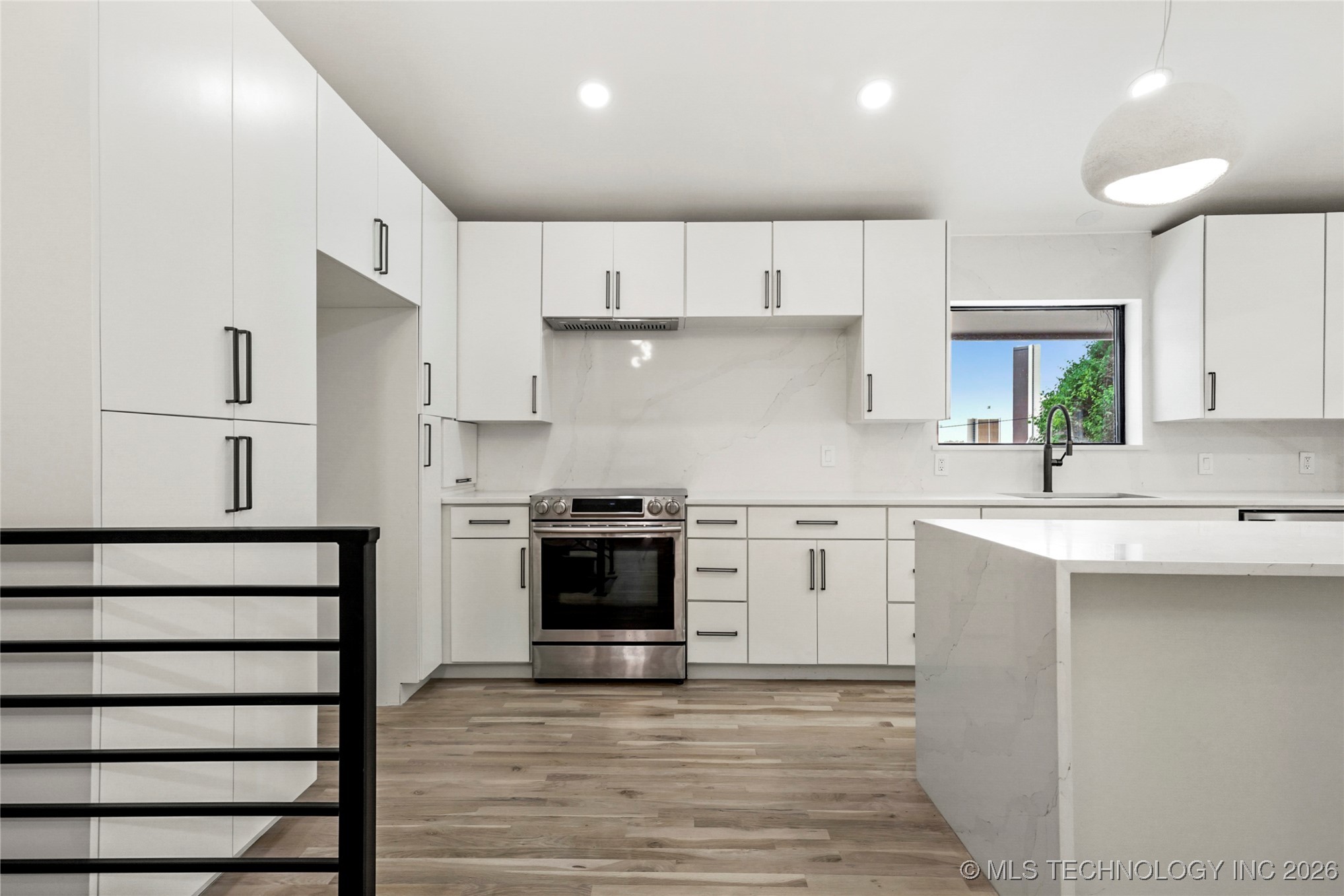 2936 E 75th Street Property Photo 13