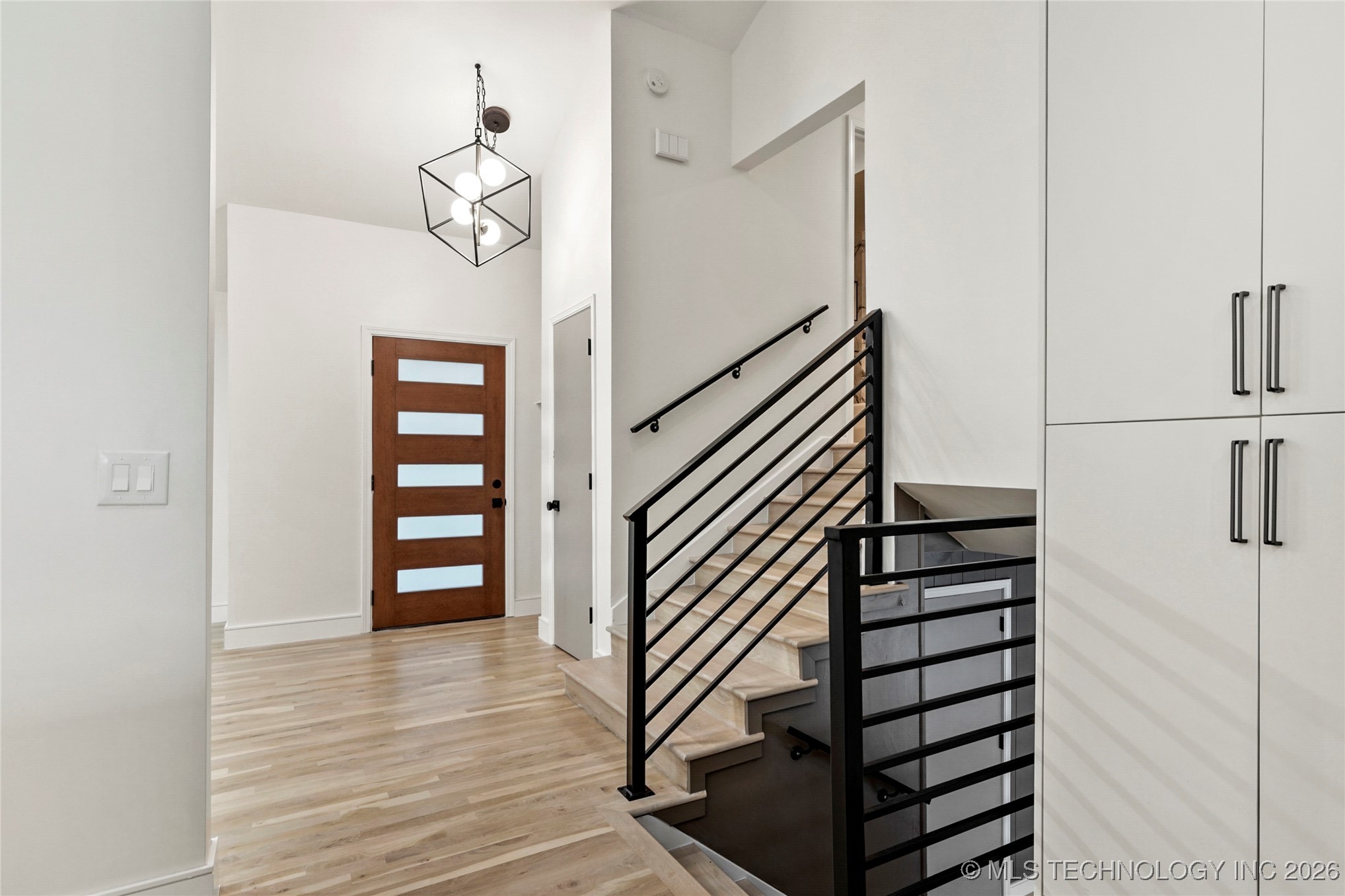 2936 E 75th Street Property Photo 14