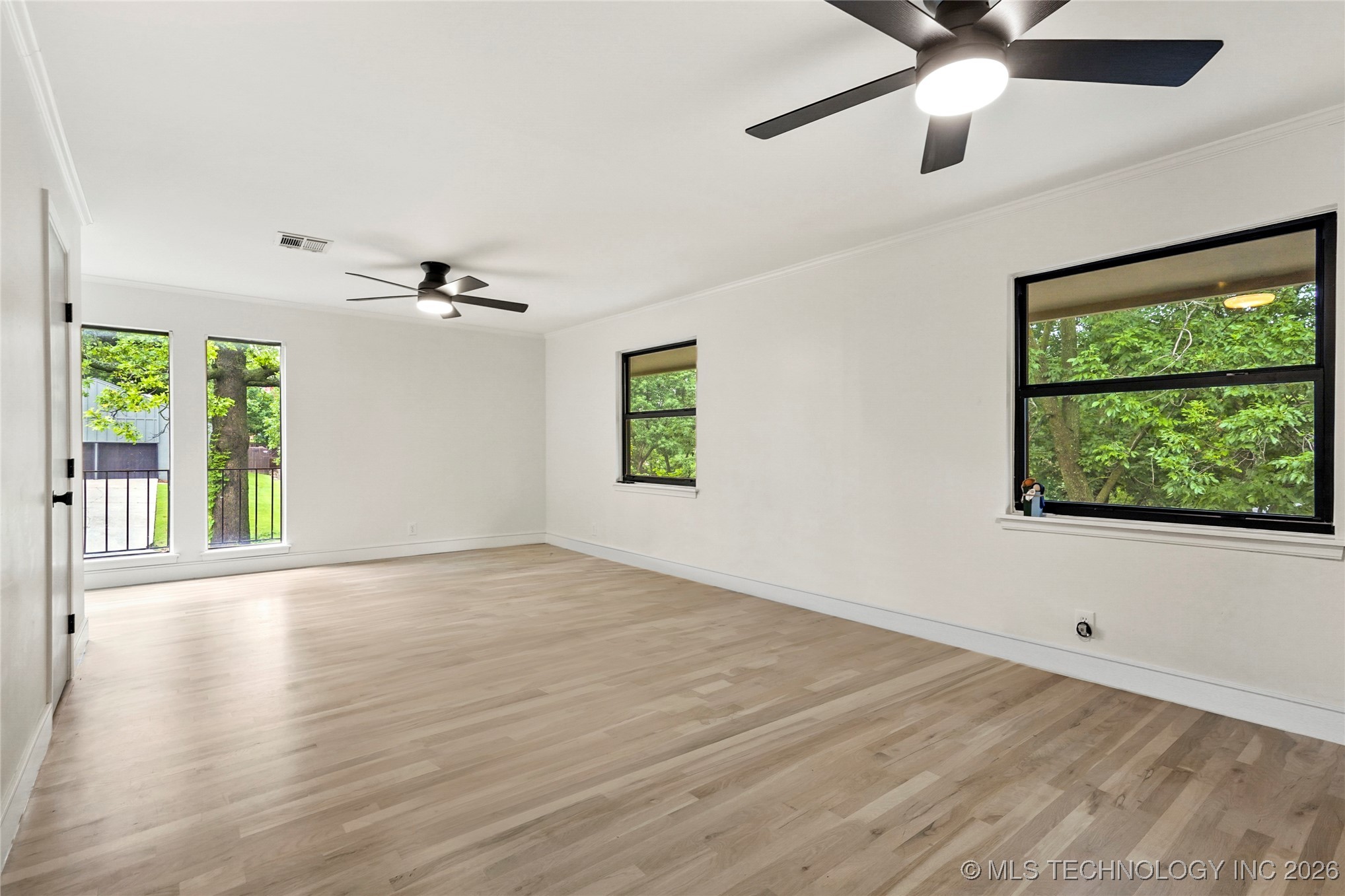 2936 E 75th Street Property Photo 15