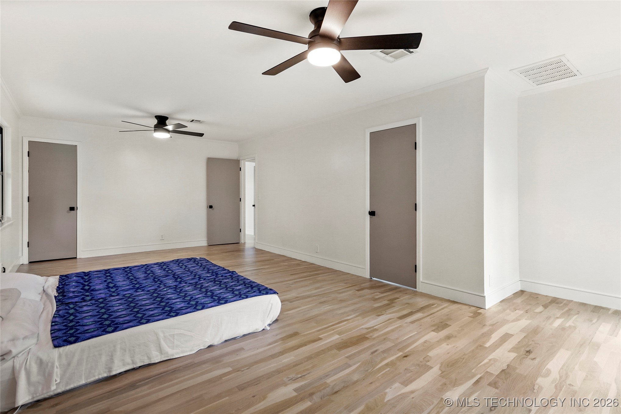 2936 E 75th Street Property Photo 16