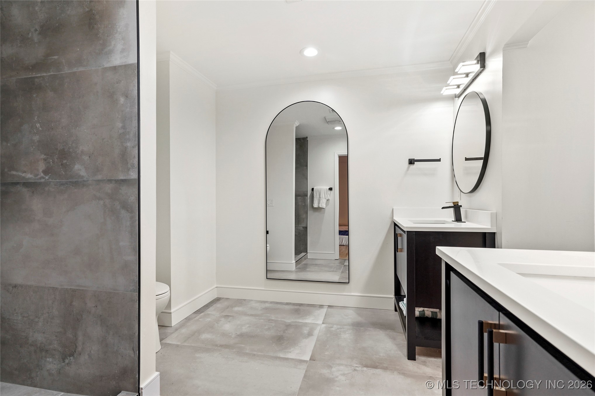 2936 E 75th Street Property Photo 17