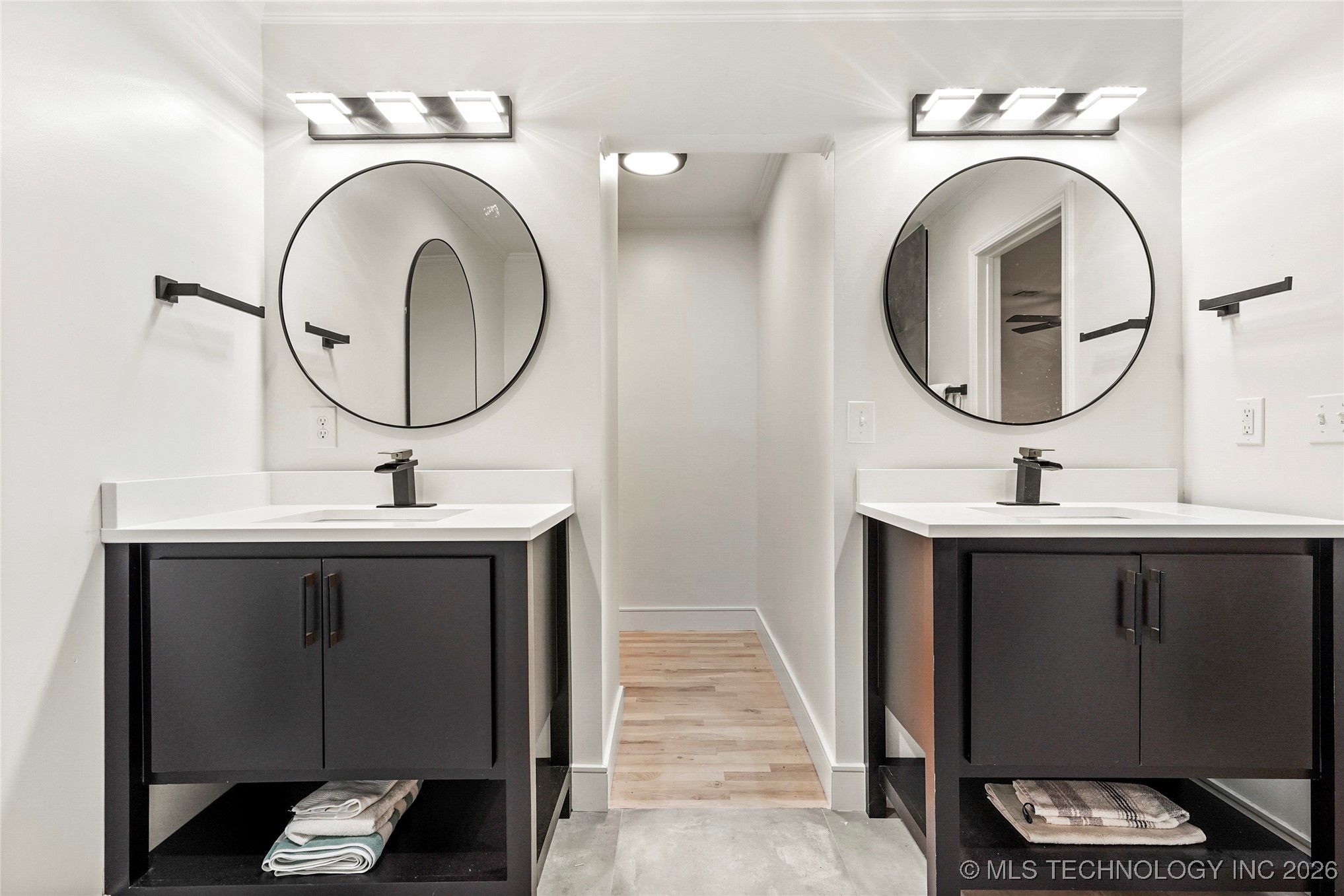 2936 E 75th Street Property Photo 19