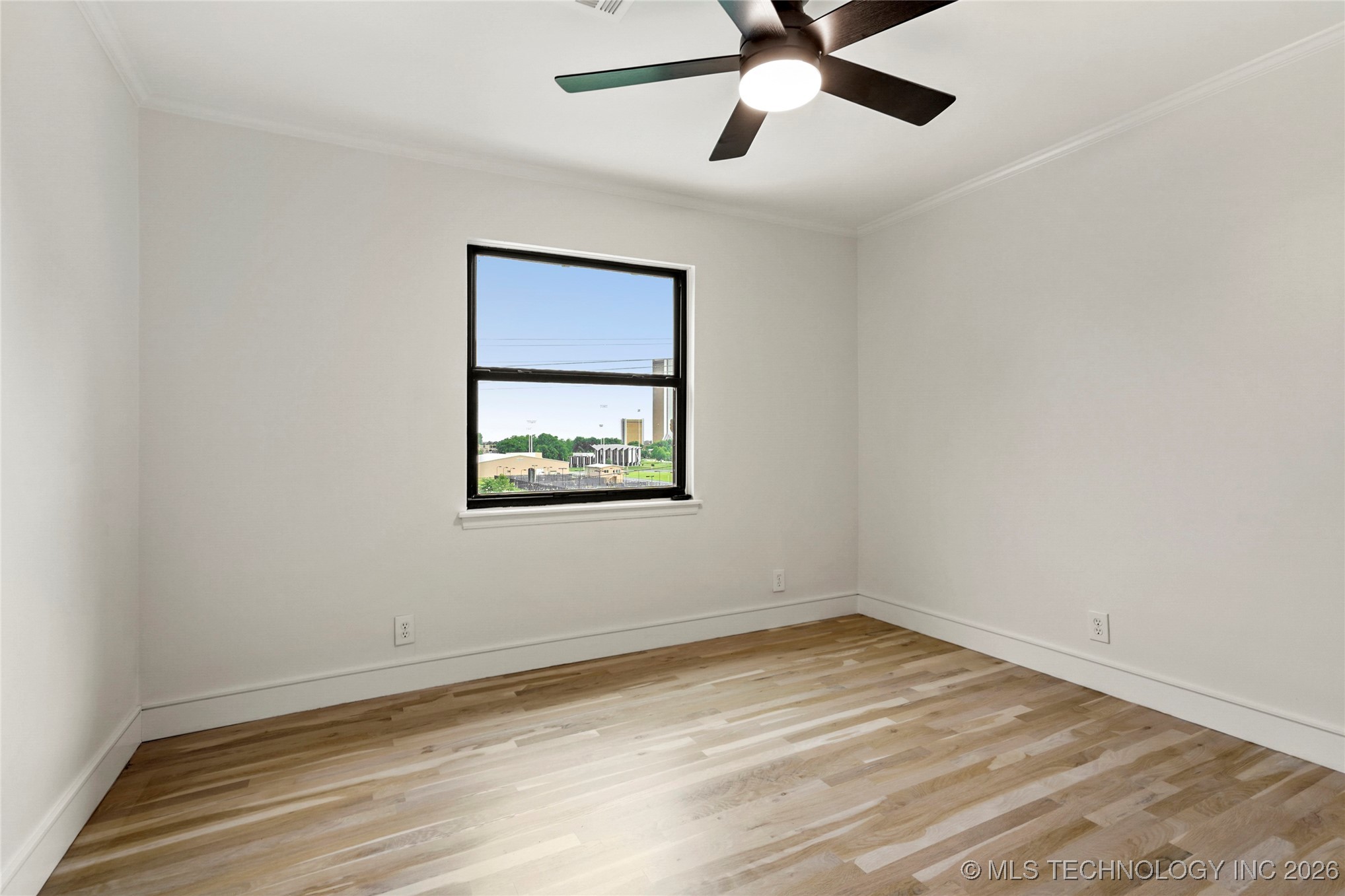 2936 E 75th Street Property Photo 22