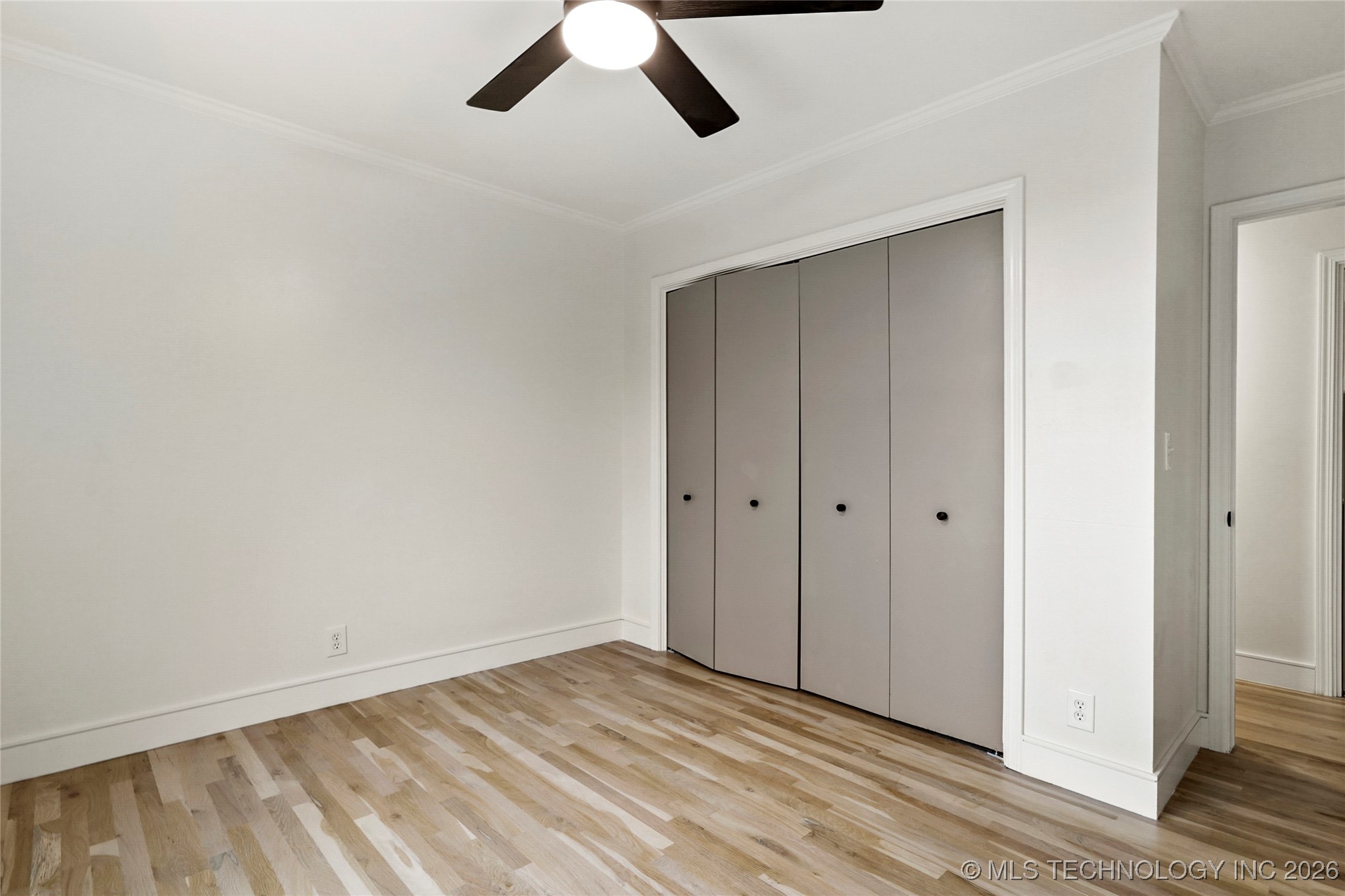 2936 E 75th Street Property Photo 23