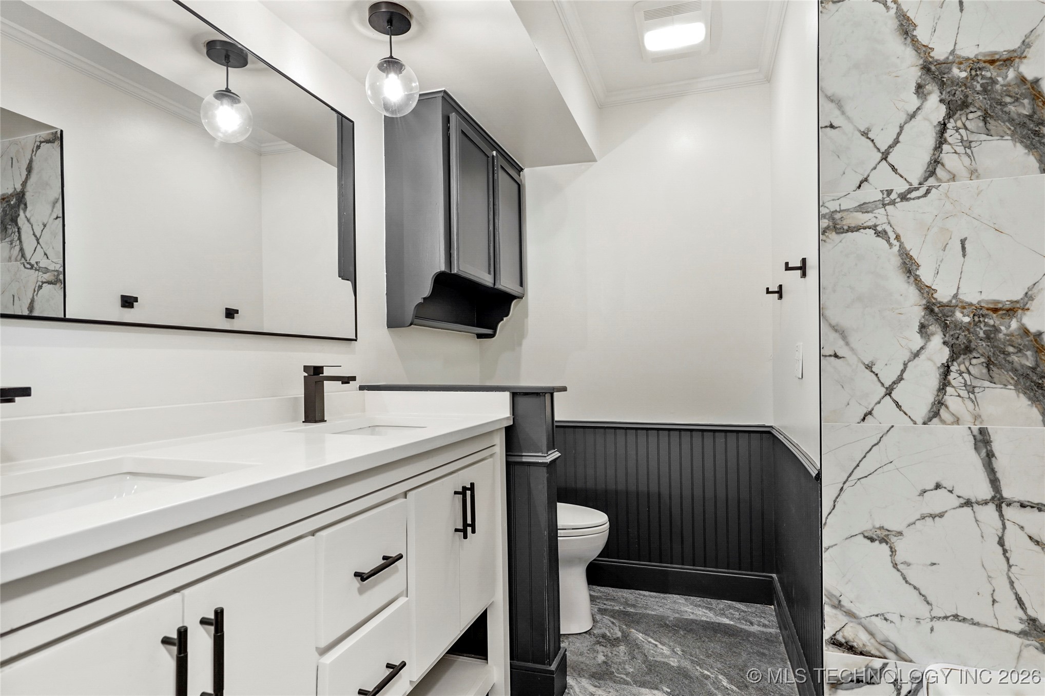 2936 E 75th Street Property Photo 24