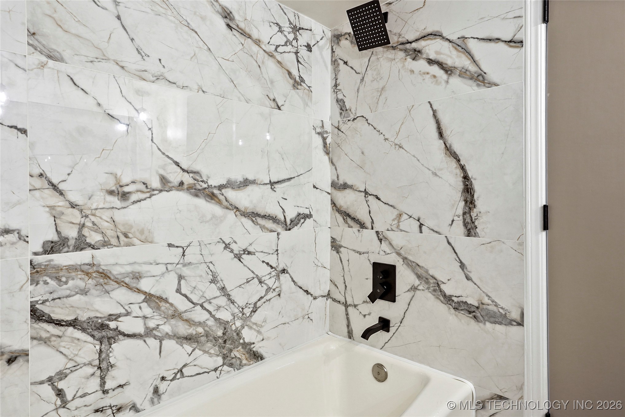 2936 E 75th Street Property Photo 25