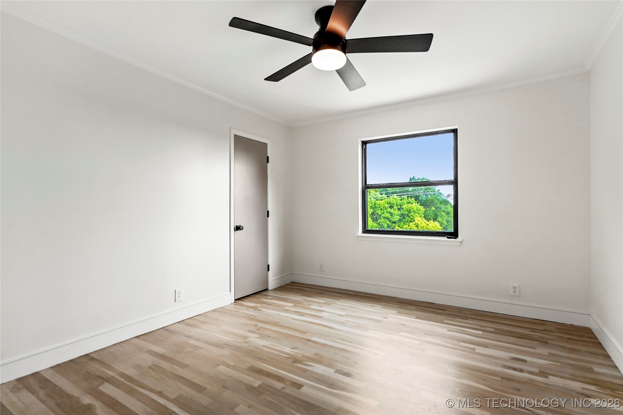 2936 E 75th Street Property Photo 26