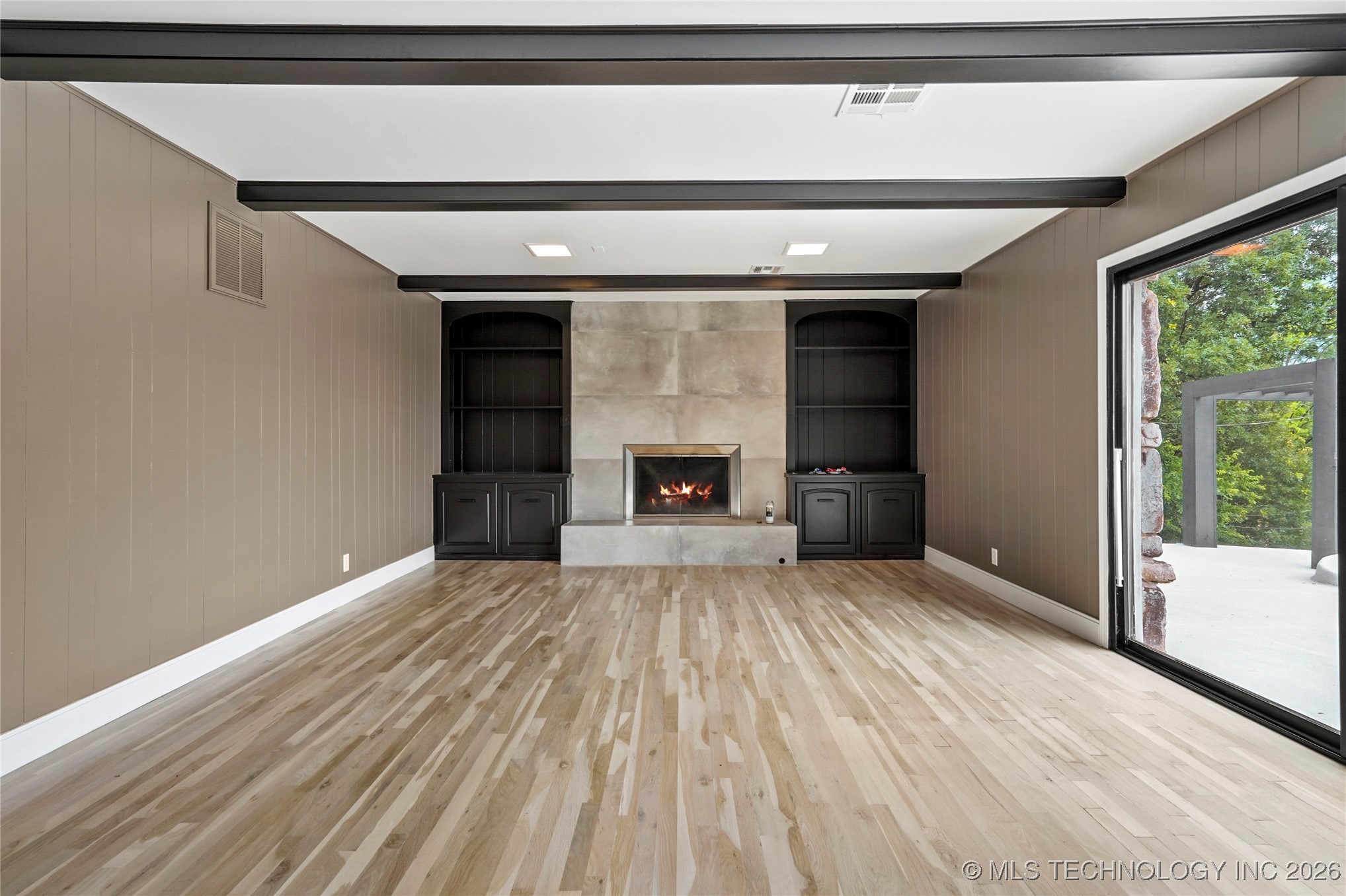 2936 E 75th Street Property Photo 27