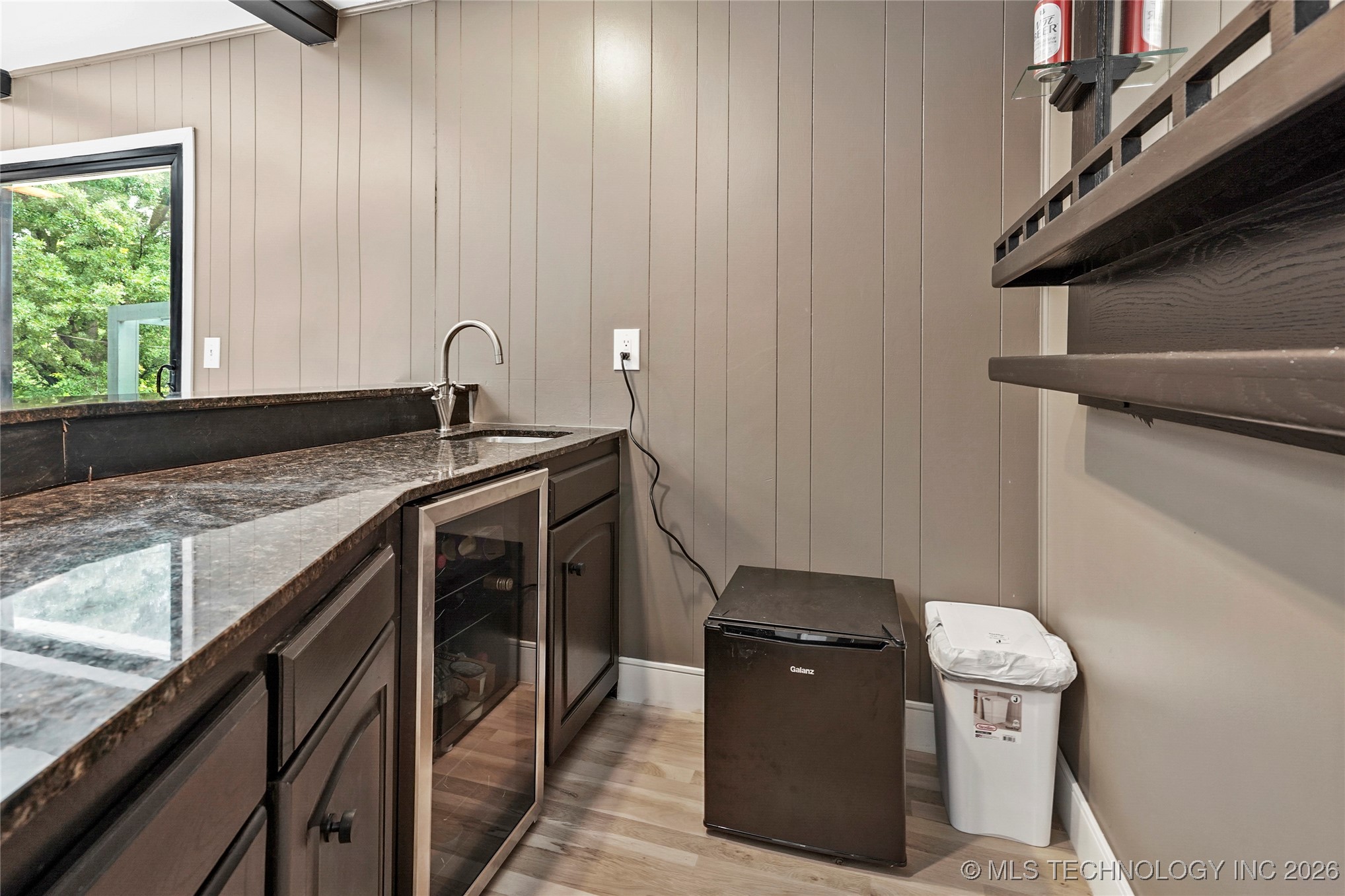 2936 E 75th Street Property Photo 29