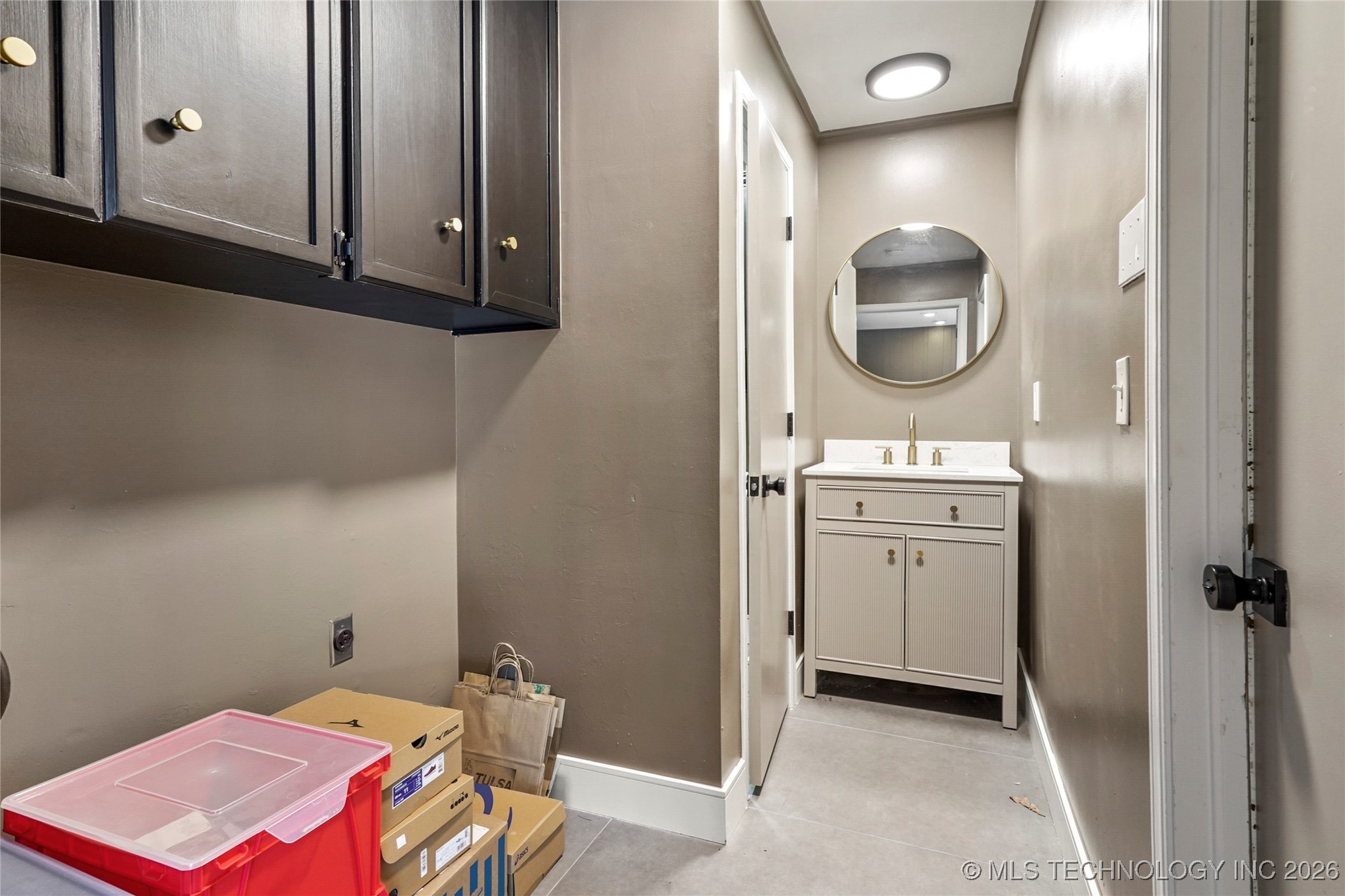 2936 E 75th Street Property Photo 30