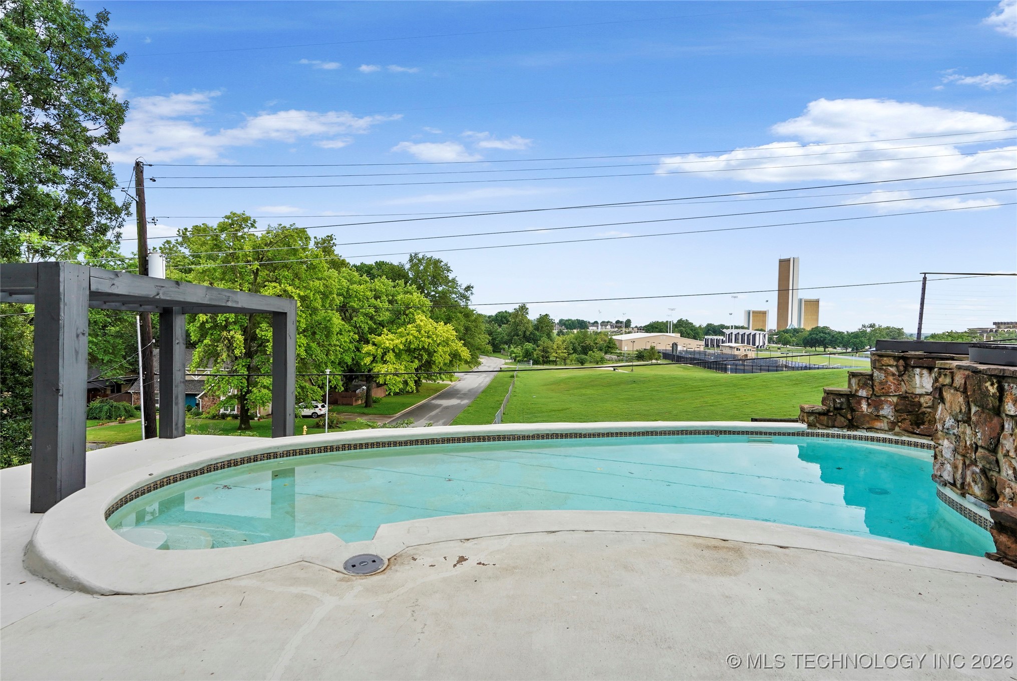 2936 E 75th Street Property Photo 31