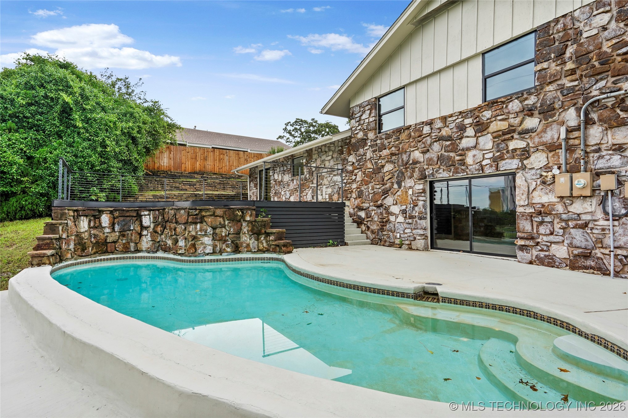 2936 E 75th Street Property Photo 32