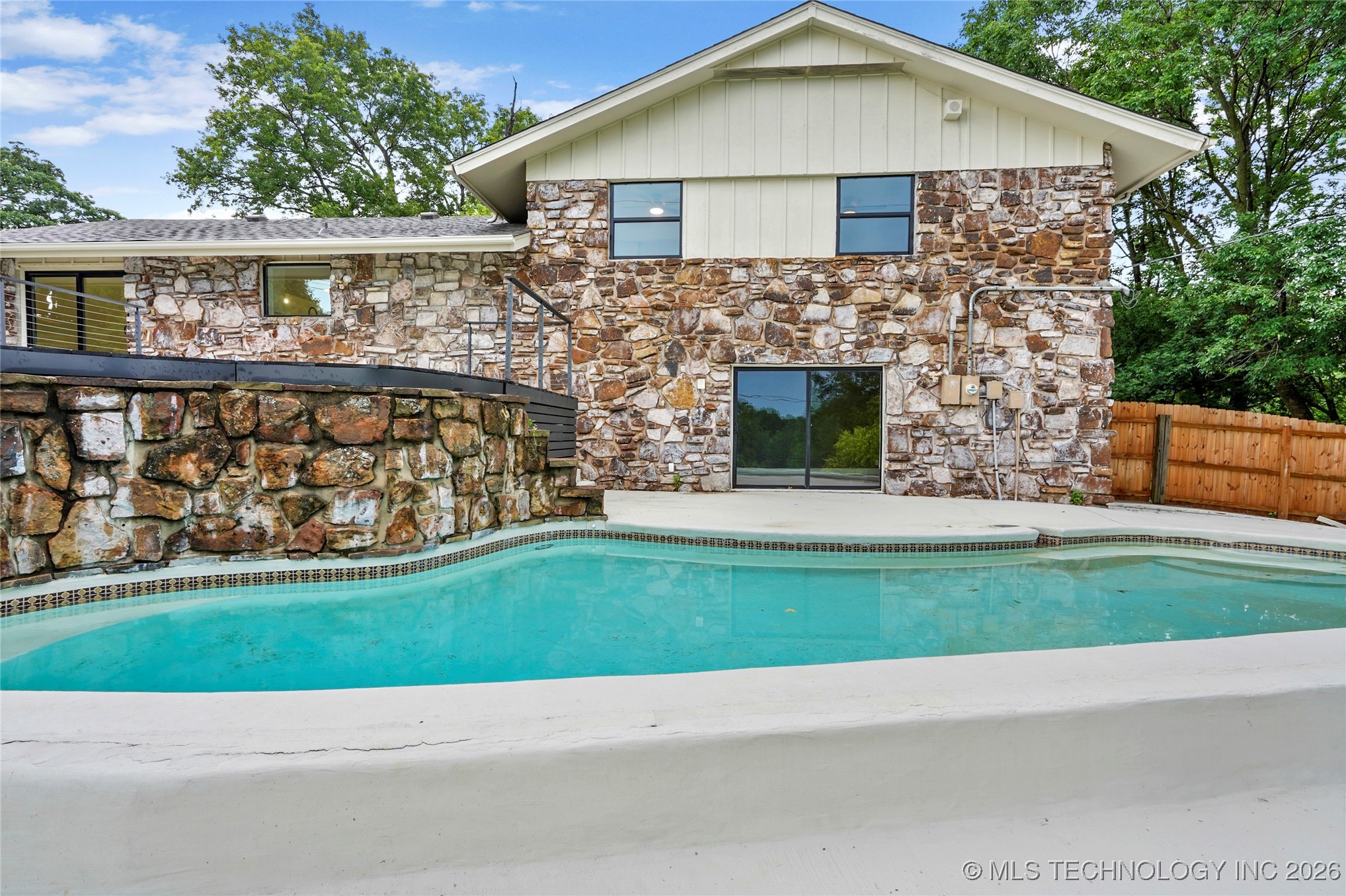 2936 E 75th Street Property Photo 33