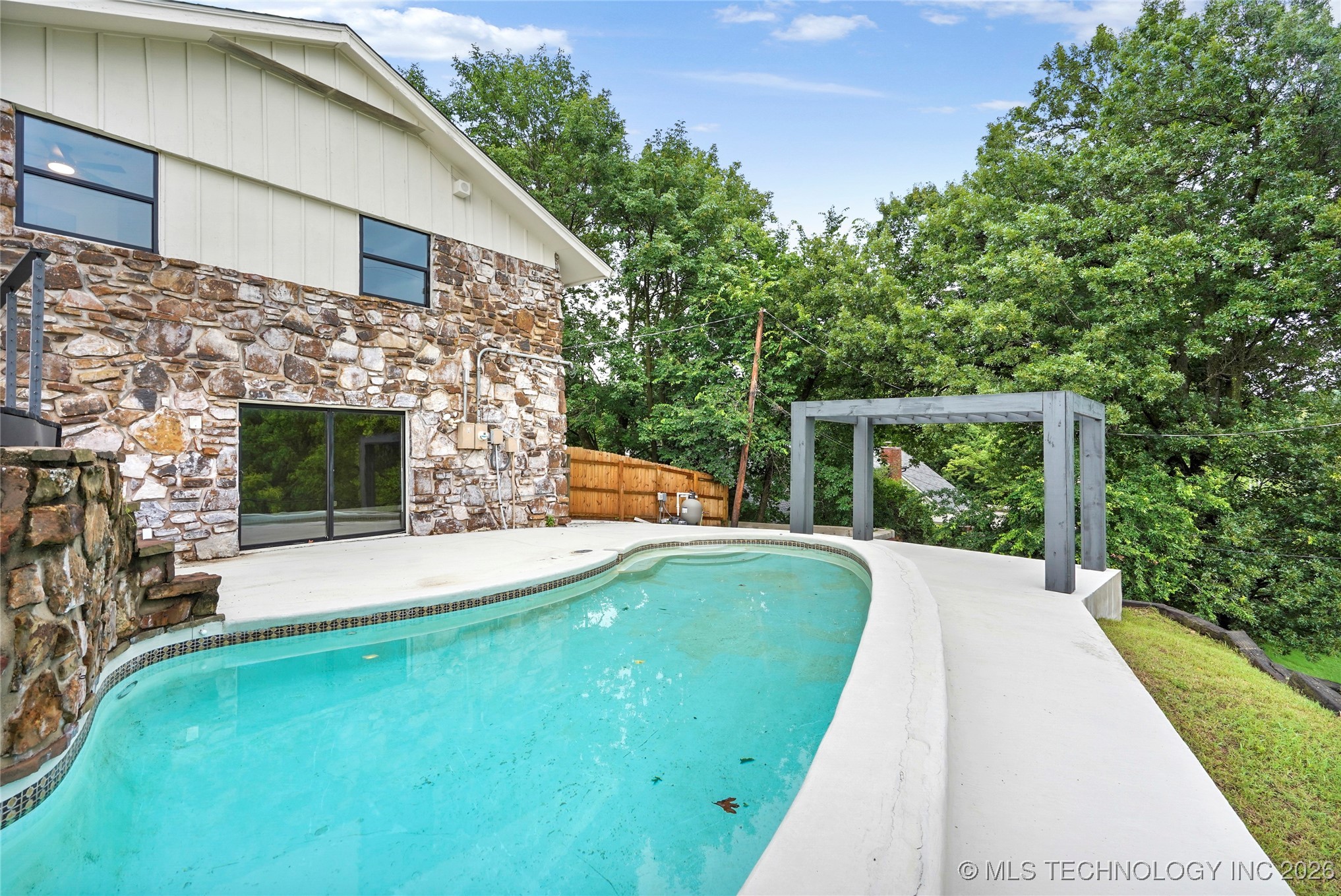 2936 E 75th Street Property Photo 34