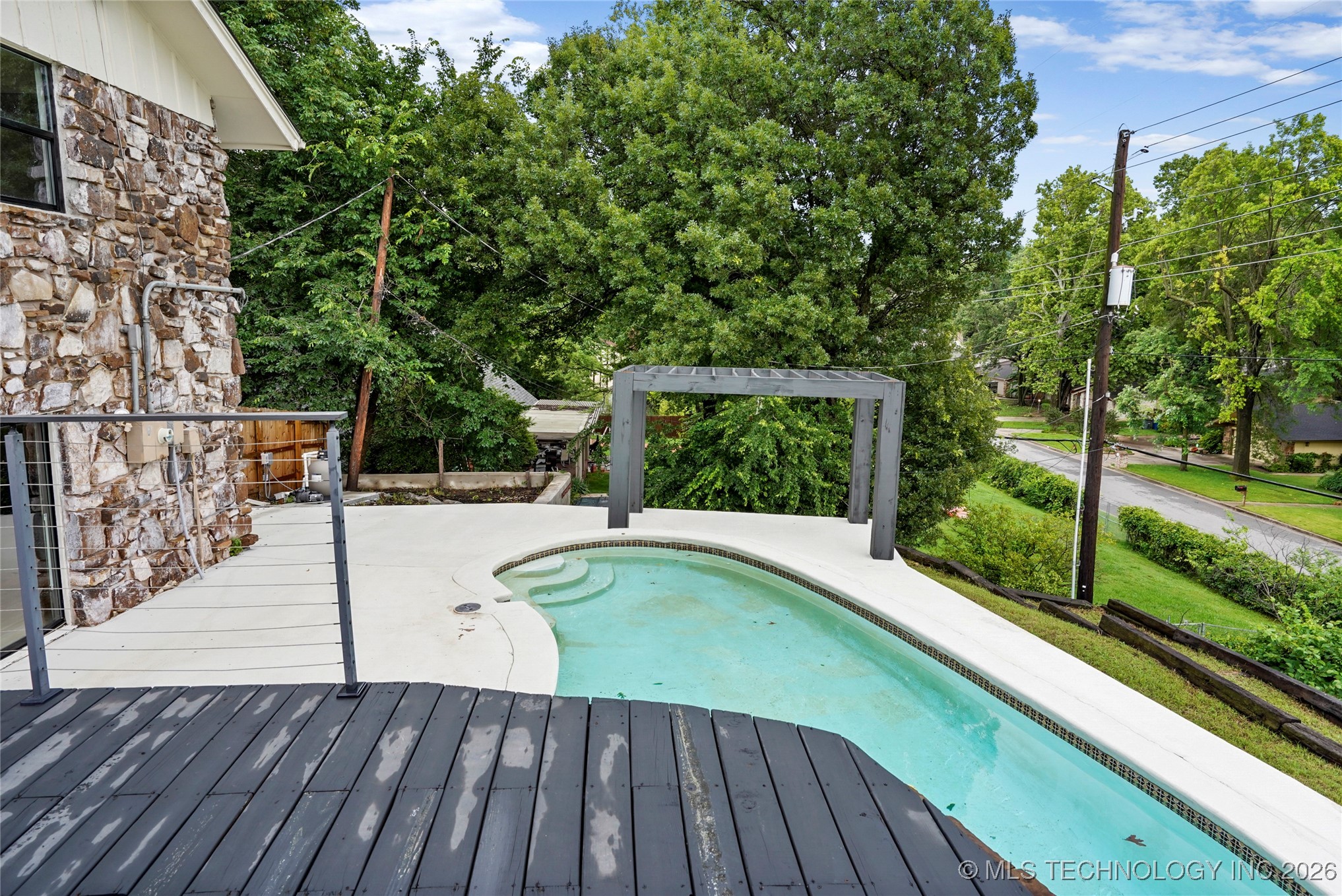 2936 E 75th Street Property Photo 35