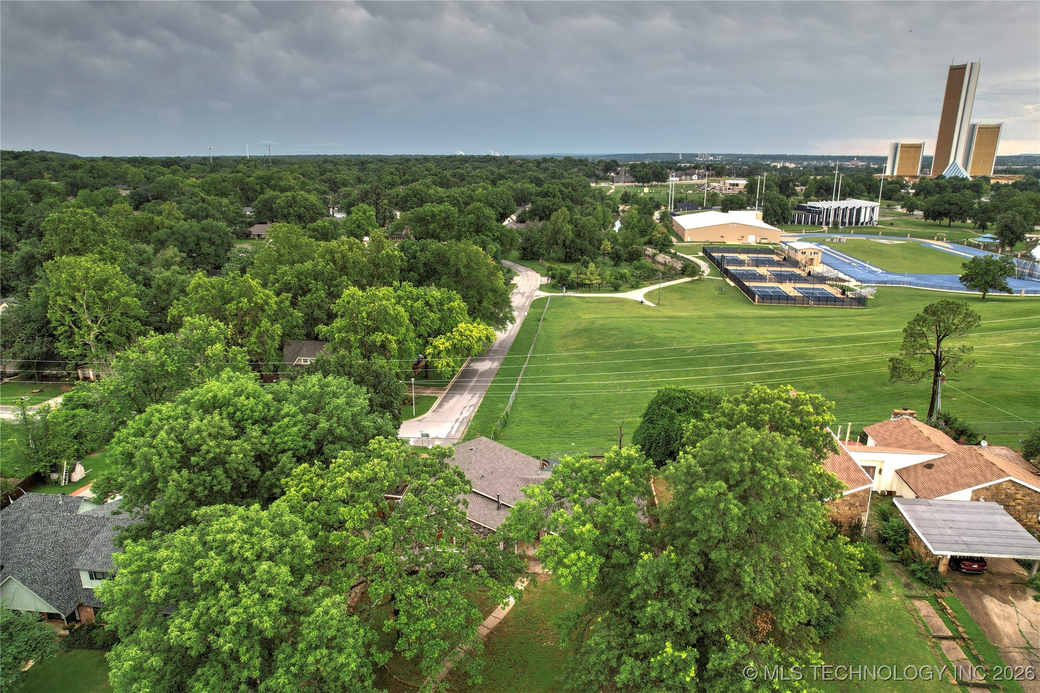 2936 E 75th Street Property Photo 37