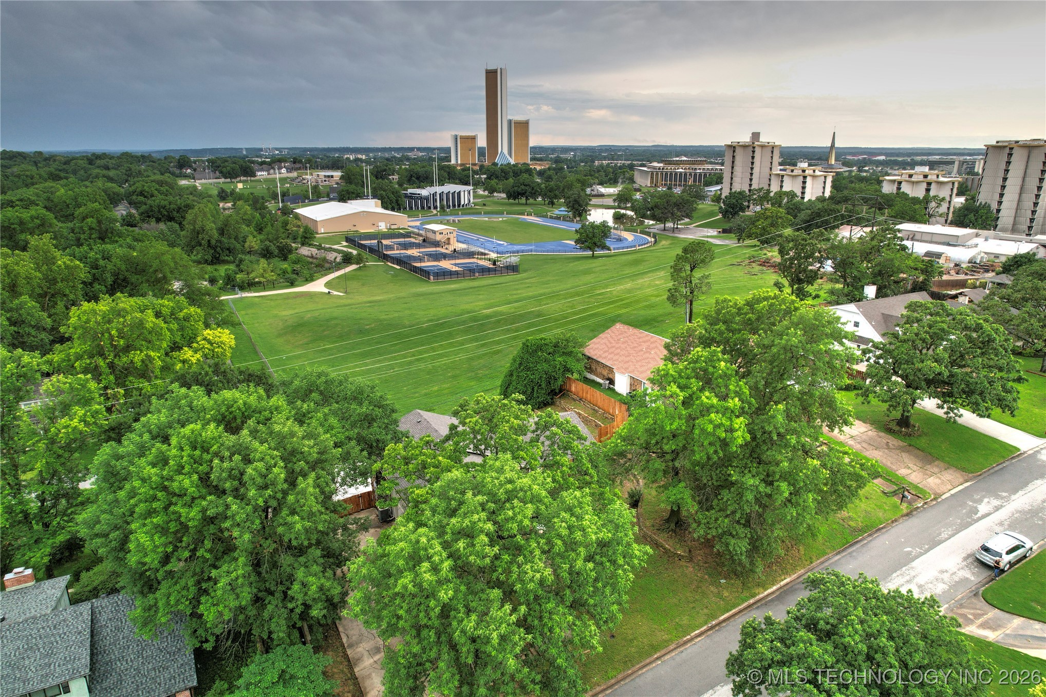 2936 E 75th Street Property Photo 38