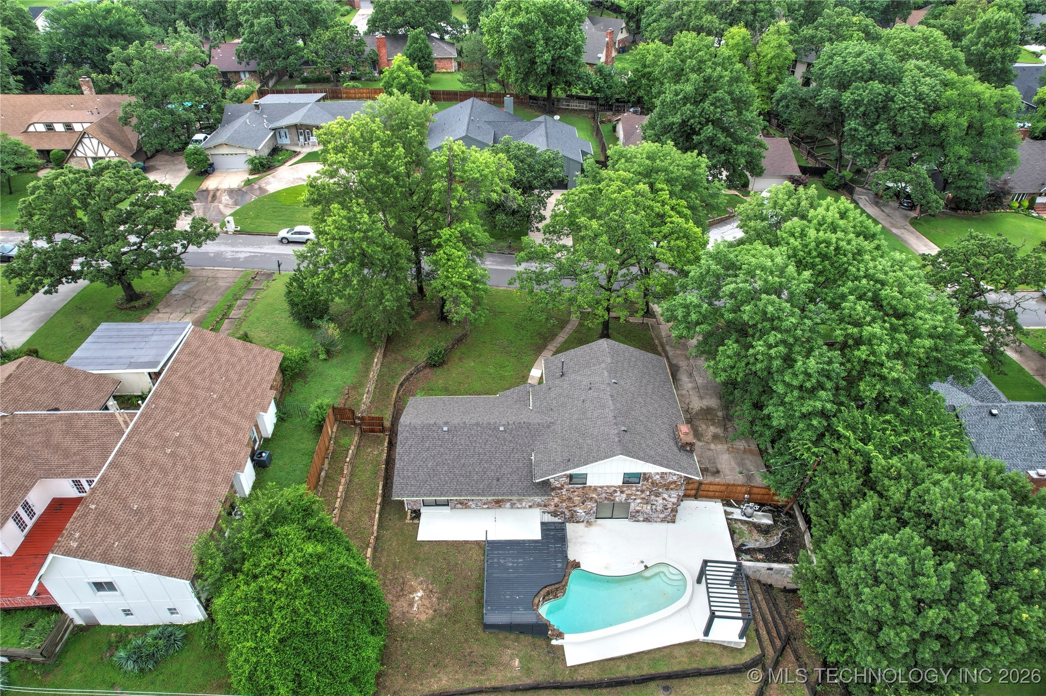 2936 E 75th Street Property Photo 40