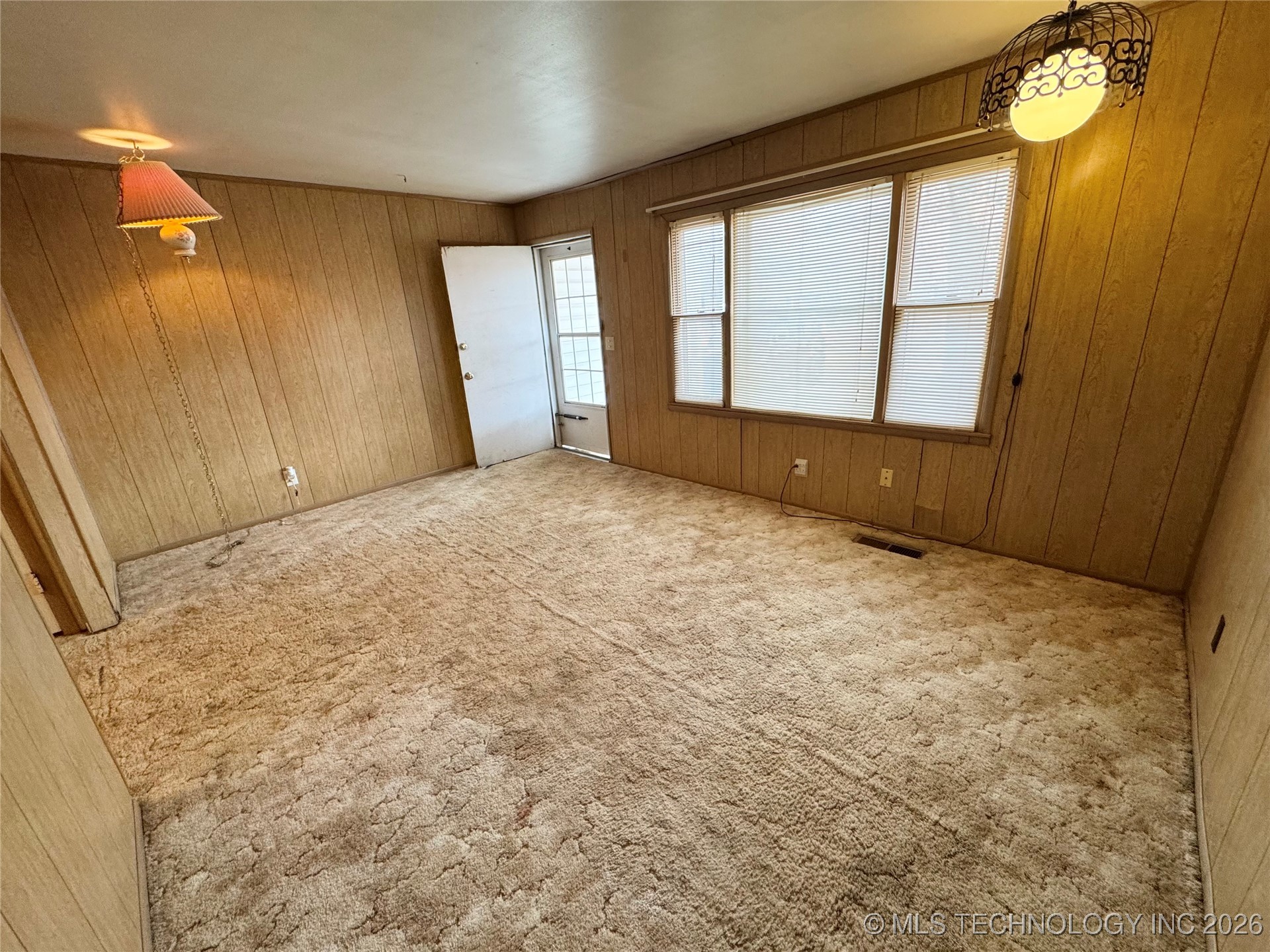 5674 Lewis Avenue Property Photo 3