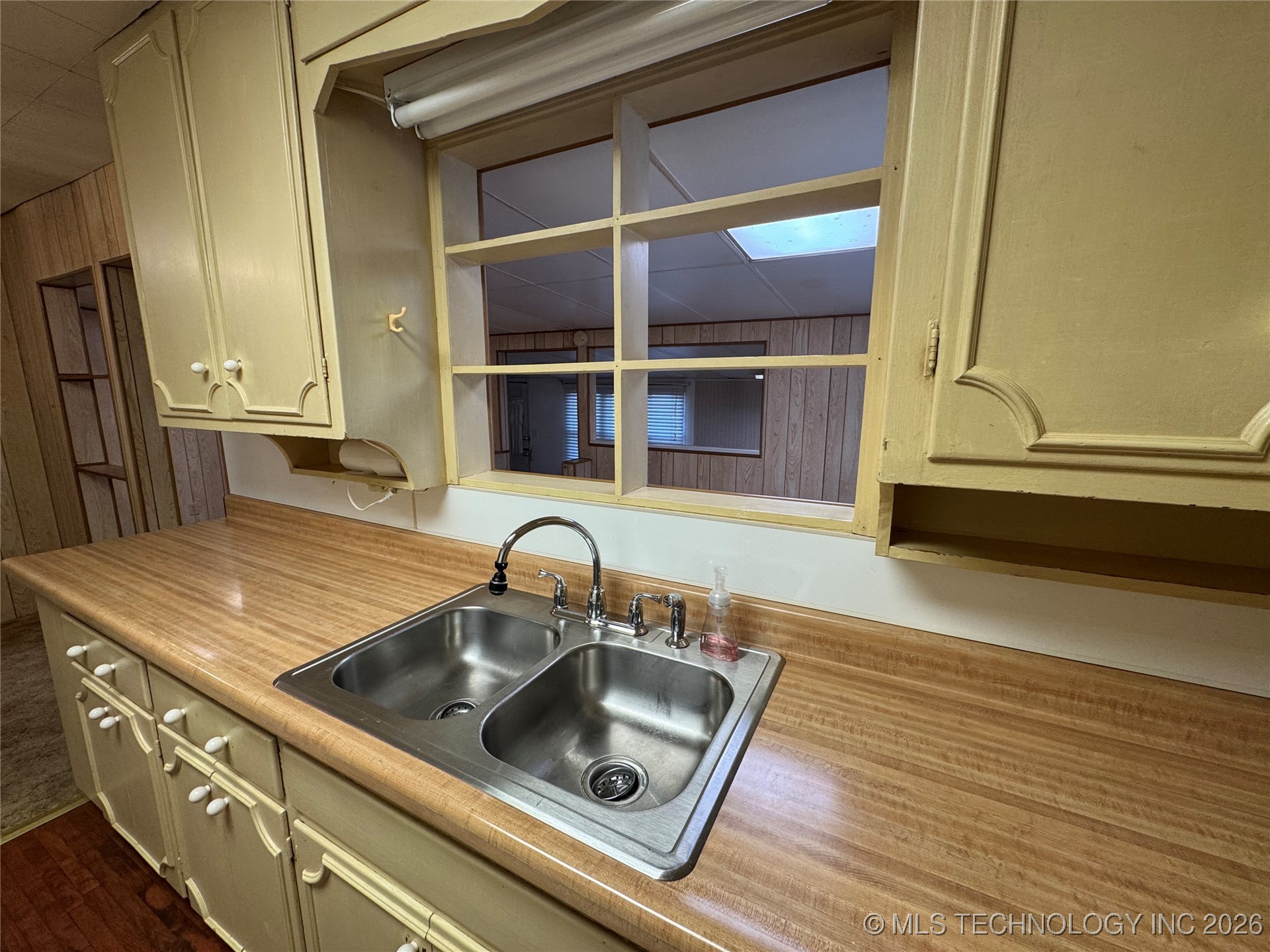 5674 Lewis Avenue Property Photo 5