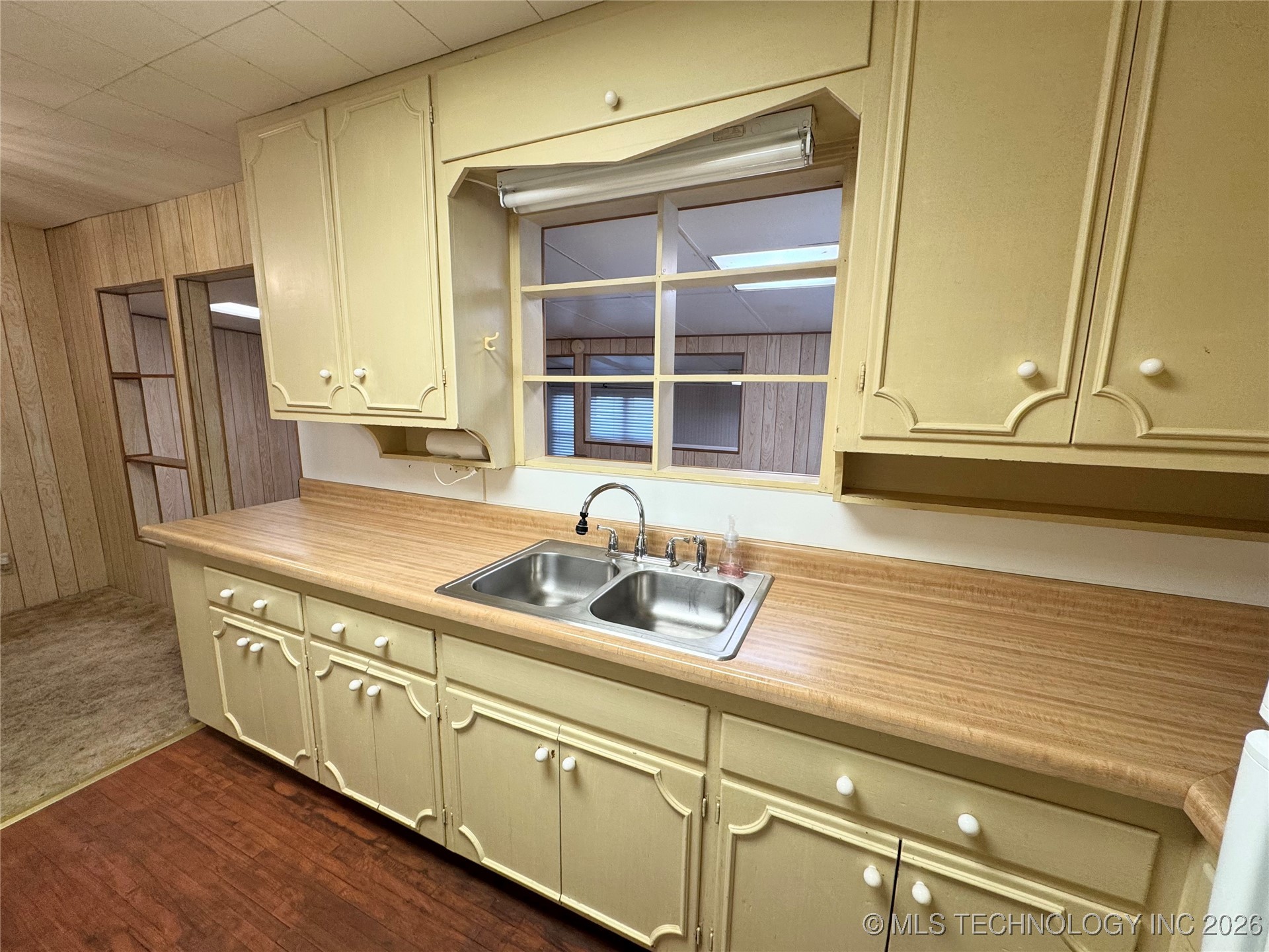 5674 Lewis Avenue Property Photo 7