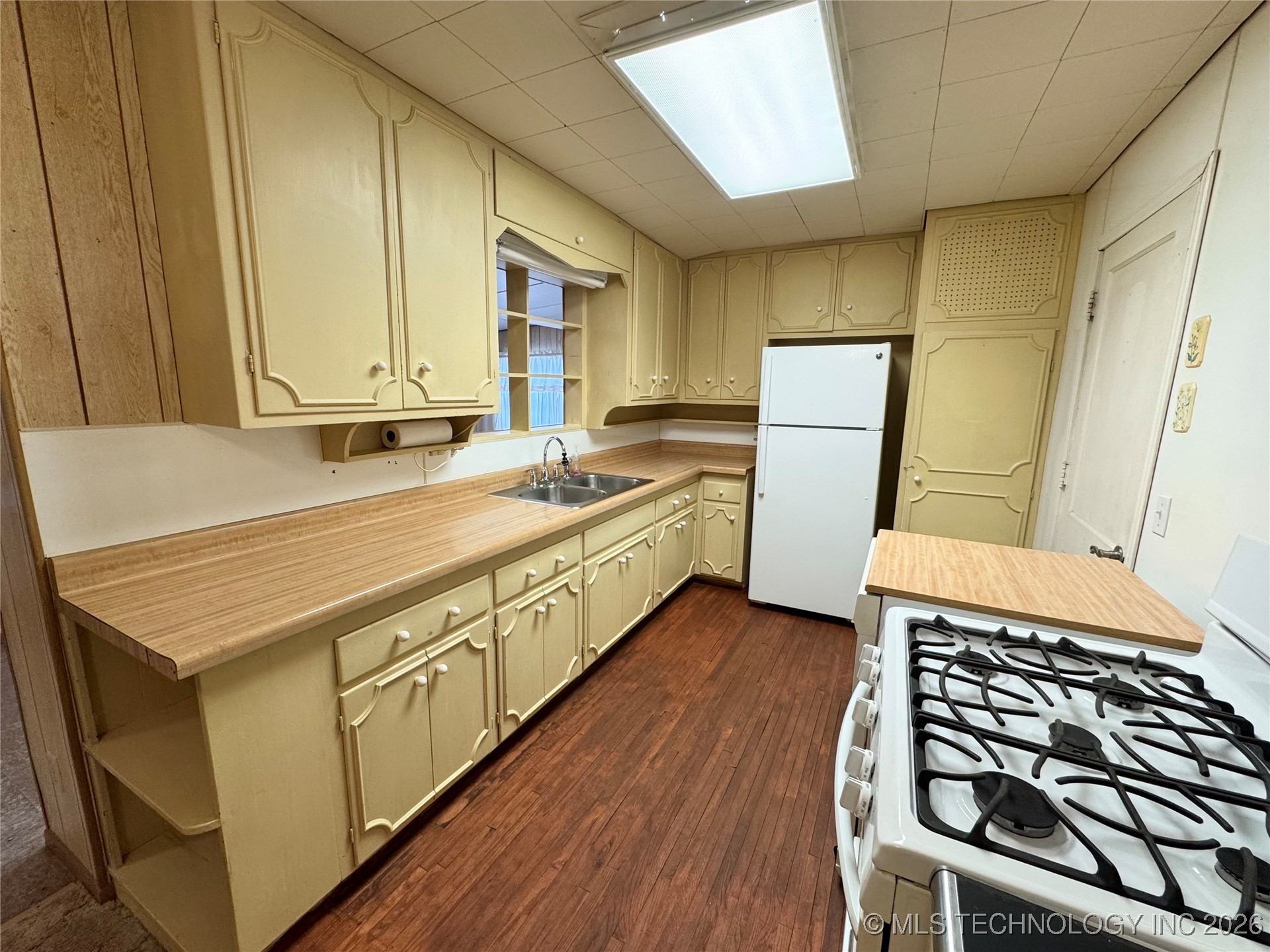 5674 Lewis Avenue Property Photo 10