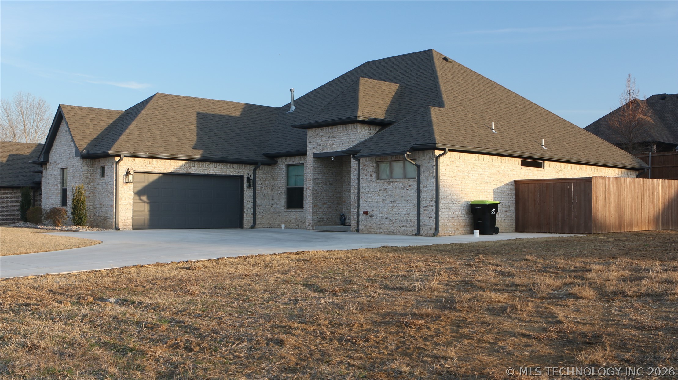 1301 Magnolia Drive N Property Photo 2