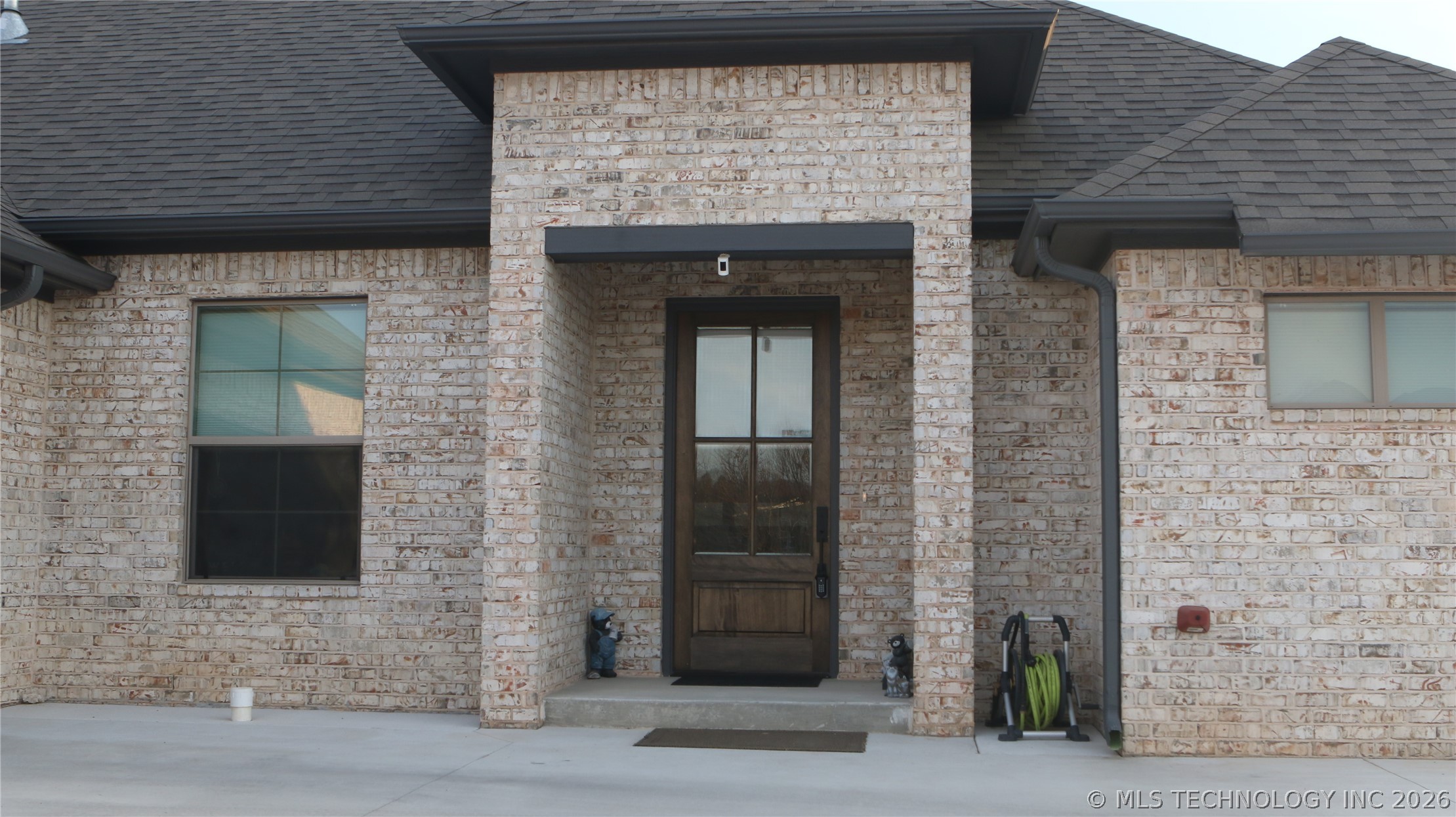 1301 Magnolia Drive N Property Photo 3